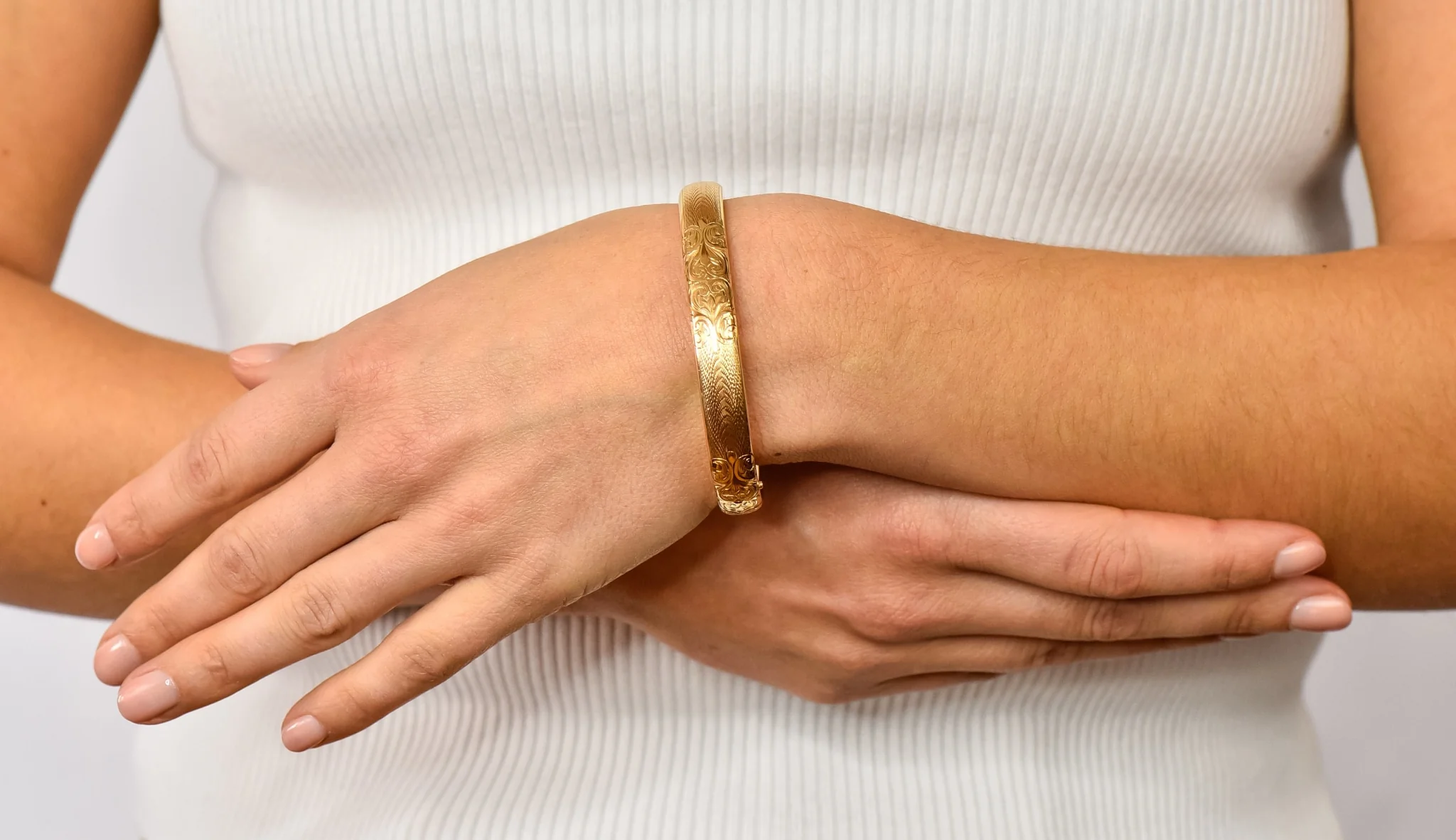 Burstow Kollmar & Co. Victorian 14 Karat Gold Engraved Bangle Bracelet - Image 8