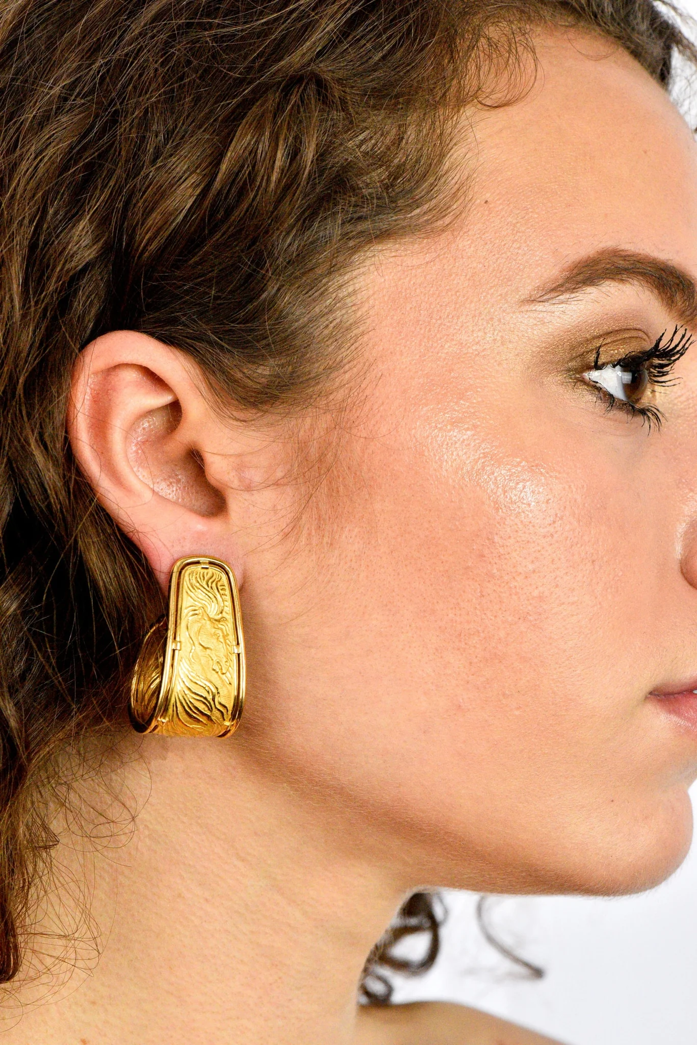 Carrera y Carrera 18 Karat Gold Ecuestre Half-Hoop Horse Earrings - Image 7