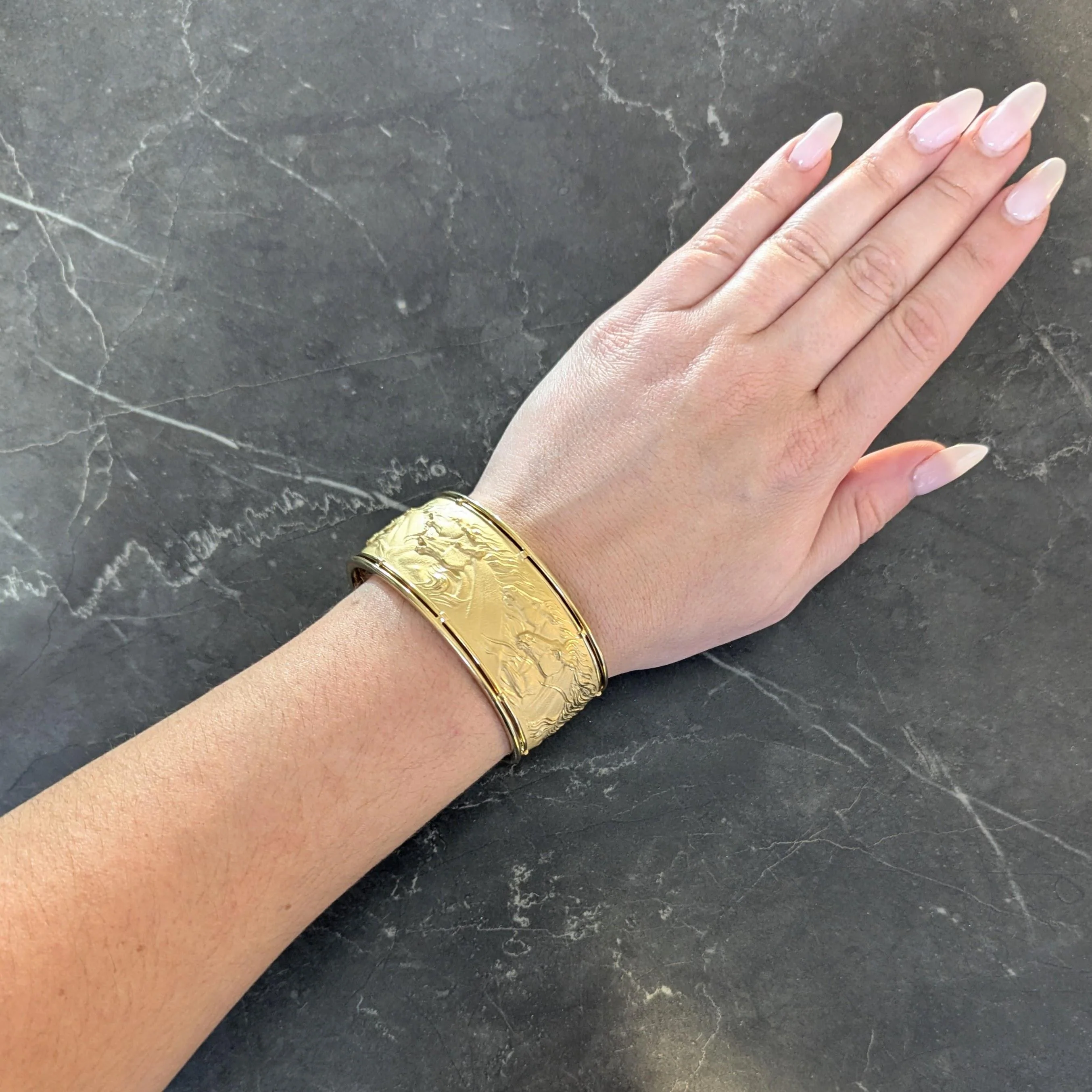 Carrera Y Carrera 1980's 18 Karat Yellow Gold Ecuestre Horse Vintage Cuff Bracelet - Image 9