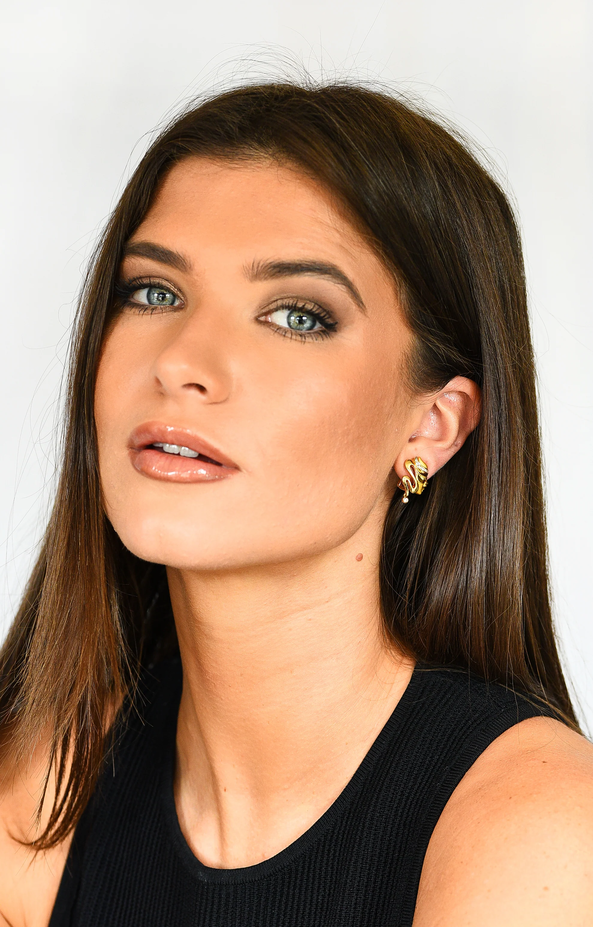 Carrera y Carrera Diamond 18 Karat Yellow Gold Masquerade Mask Vintage Stud Earrings - Image 9