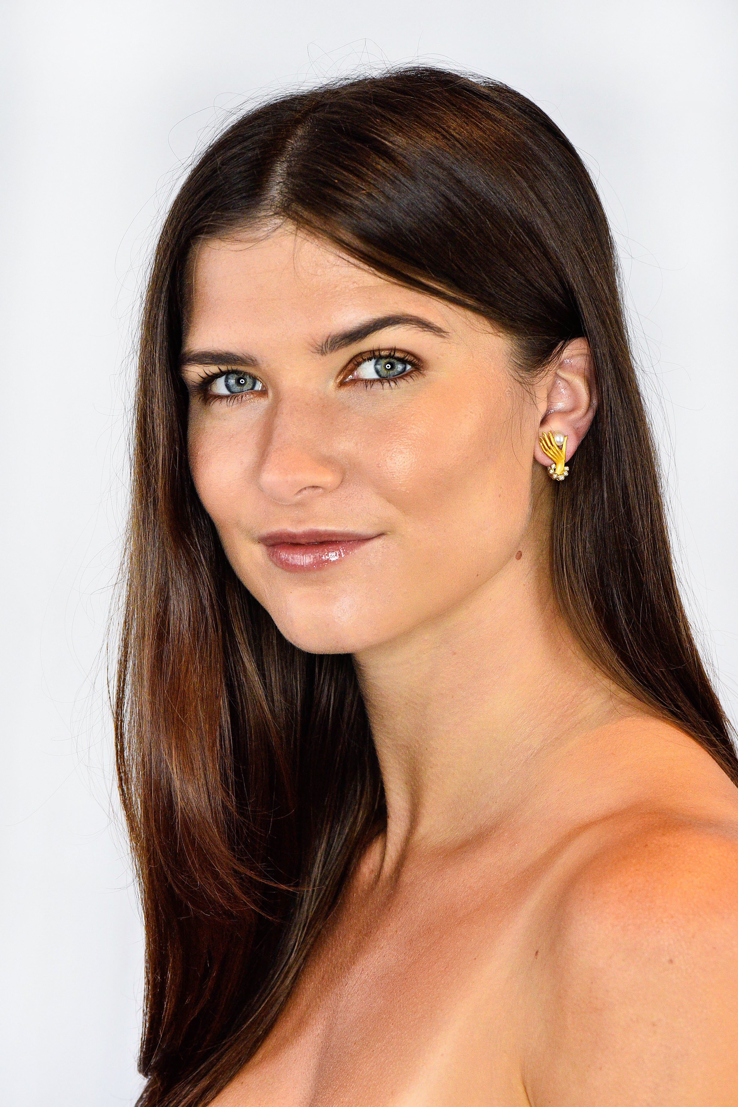 Carrera Y Carrera Diamond Pearl 18 Karat Gold Las Manos Hand Earrings - Image 12