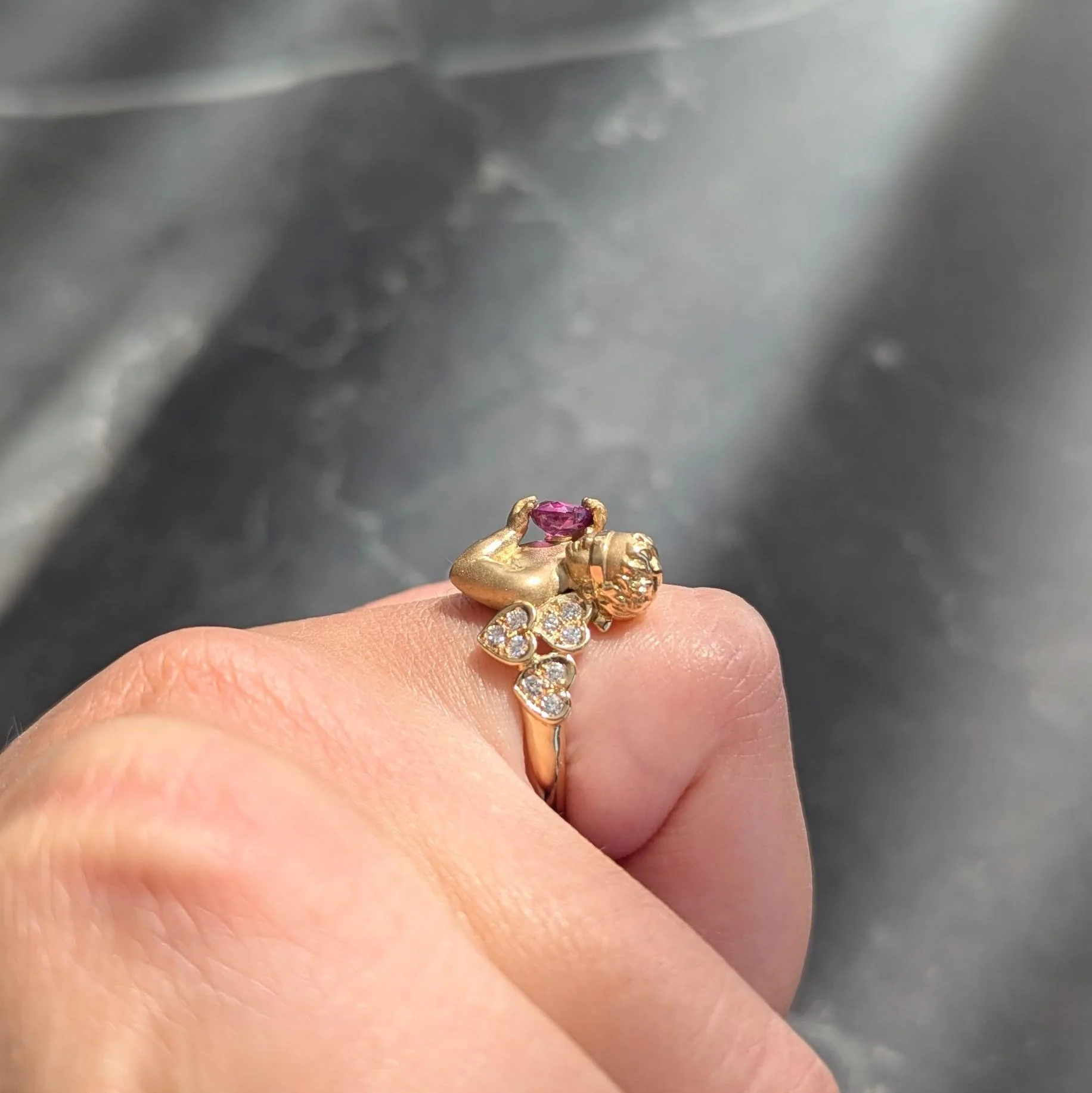 Carrera Y Carrera Ruby Diamond 18 Karat Yellow Gold Love Is Blind Cherub Heart Ring - Image 12