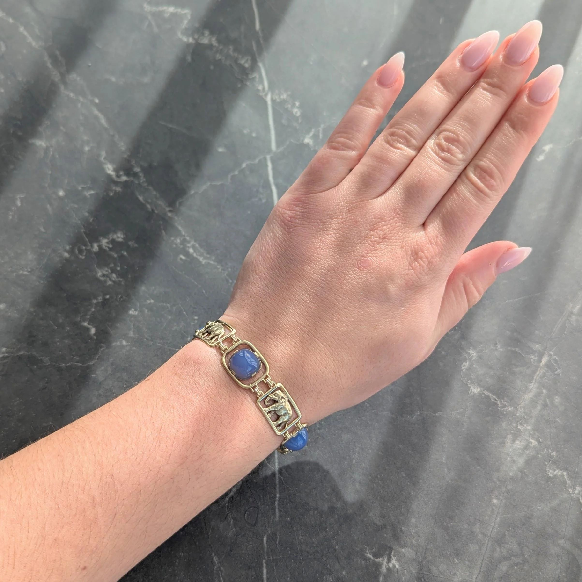 Carter Gough & Co. Art Deco Blue Chalcedony 14 Karat Yellow Gold Vintage Elephant Bracelet - Image 2