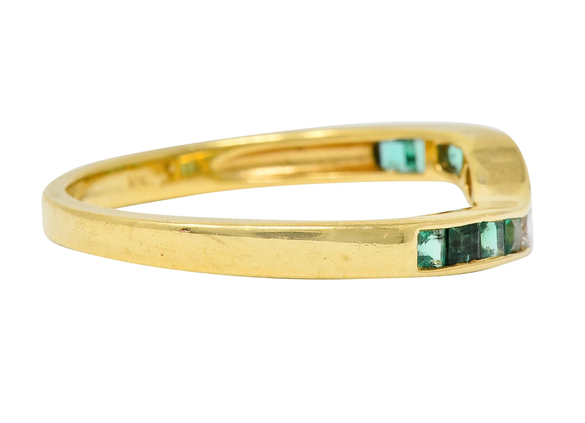 Contemporary 0.35 CTW Emerald Diamond 18 Karat Gold Chevron Band Ring - Image 3