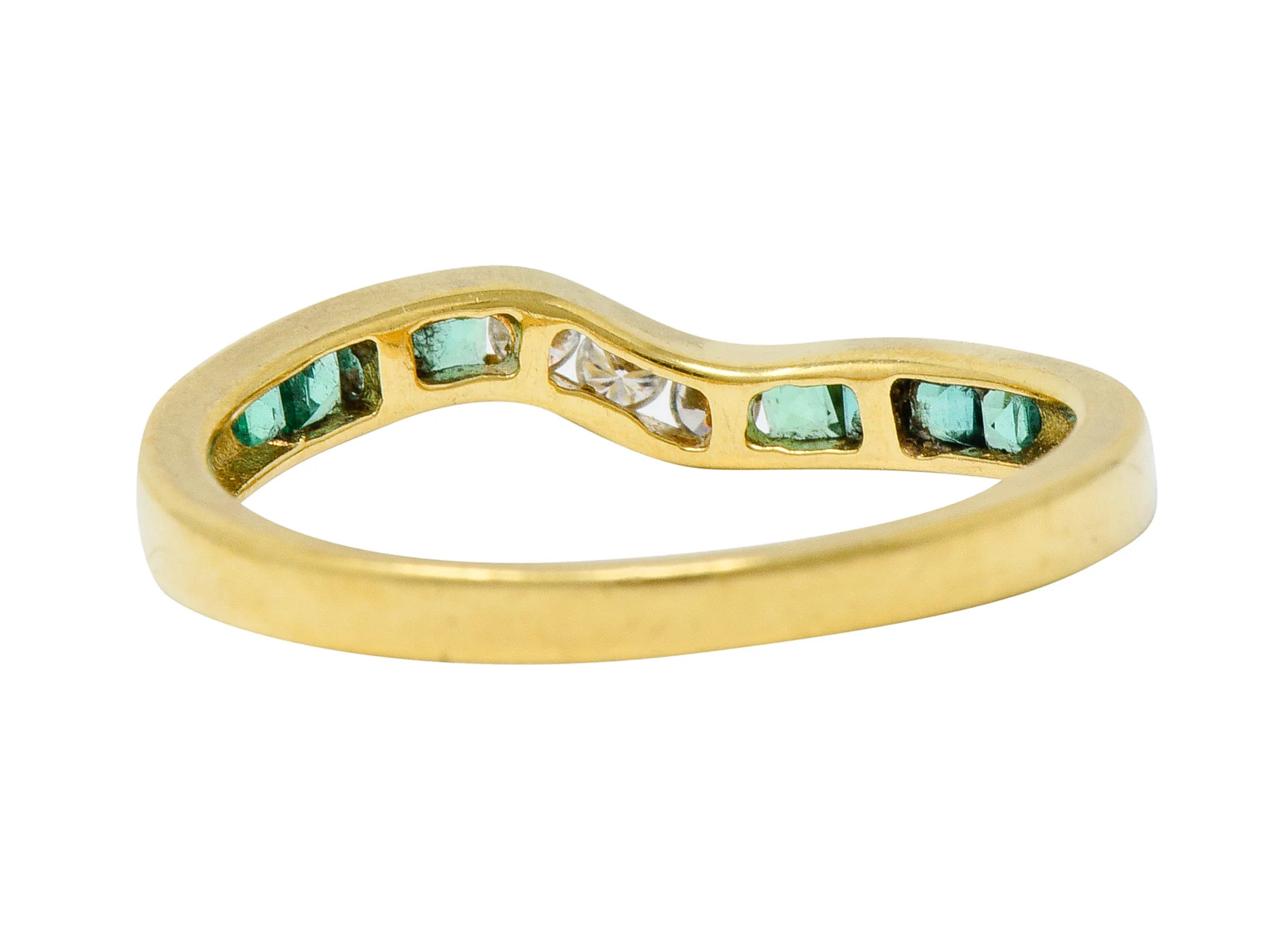 Contemporary 0.35 CTW Emerald Diamond 18 Karat Gold Chevron Band Ring - Image 4