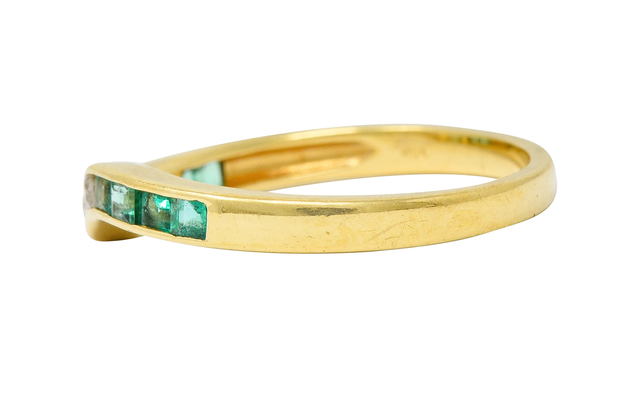 Contemporary 0.35 CTW Emerald Diamond 18 Karat Gold Chevron Band Ring - Image 5