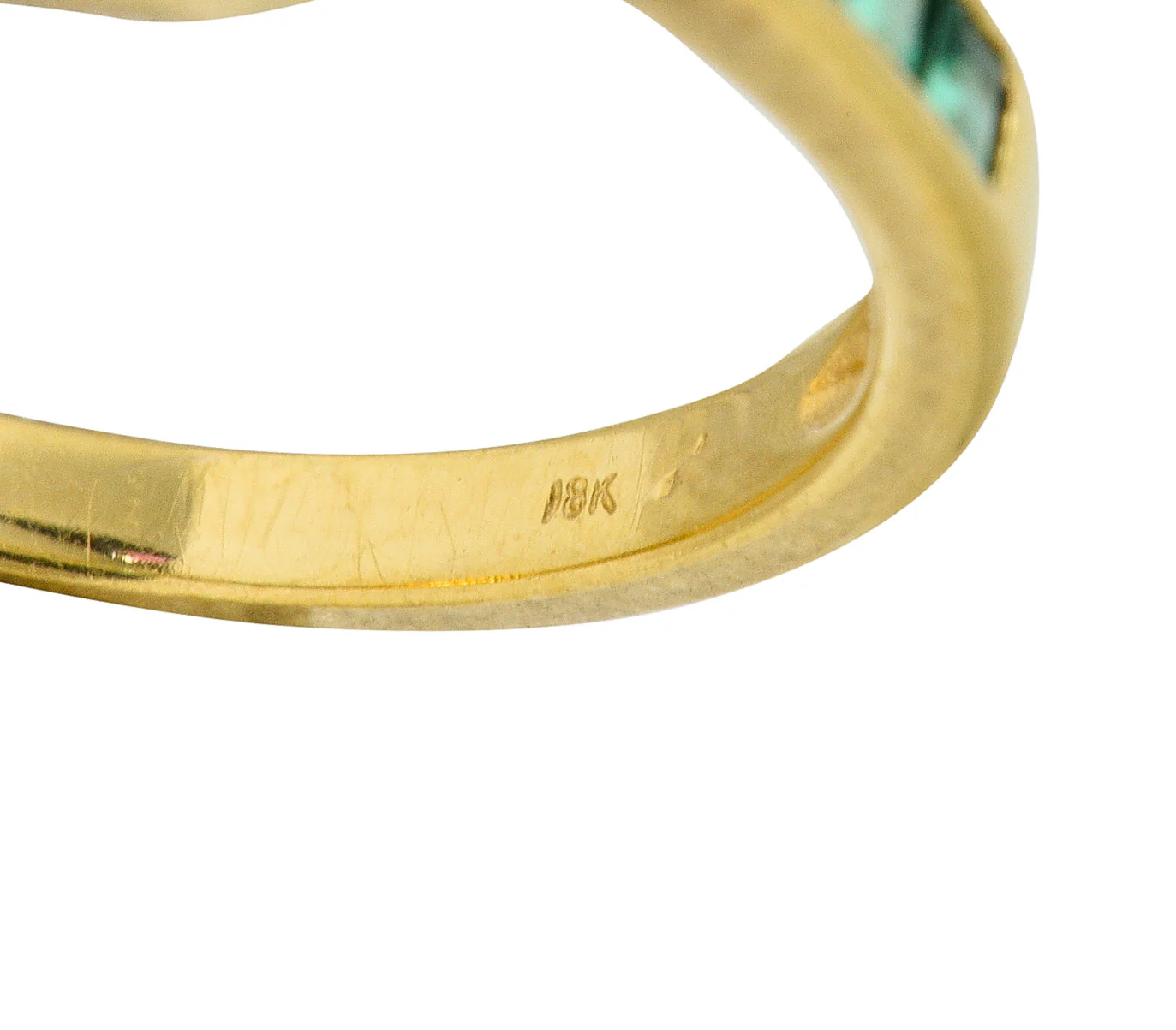 Contemporary 0.35 CTW Emerald Diamond 18 Karat Gold Chevron Band Ring - Image 9