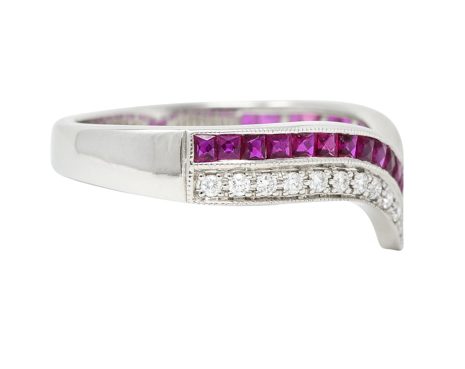 Contemporary 0.69 CTW French Cut Ruby Diamond 14 Karat White Gold Chevron Contour Band Ring - Image 3