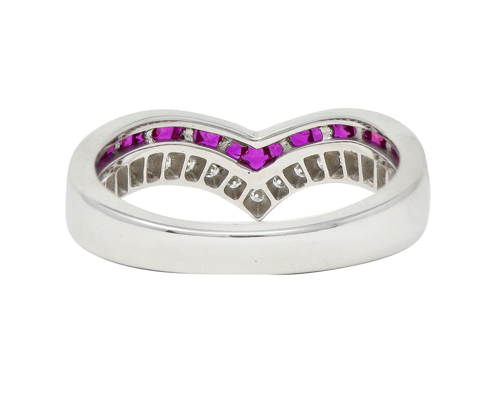 Contemporary 0.69 CTW French Cut Ruby Diamond 14 Karat White Gold Chevron Contour Band Ring - Image 4