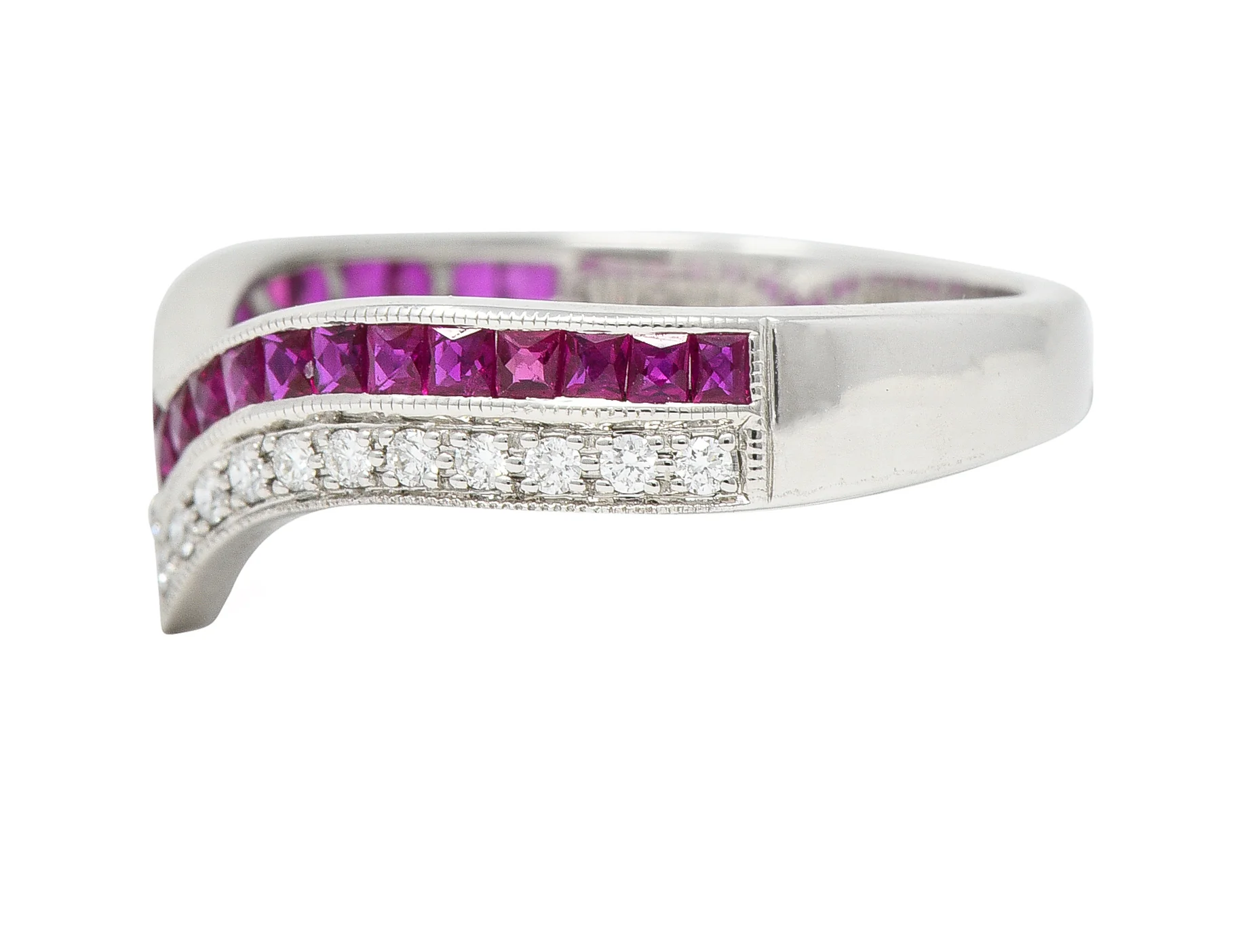 Contemporary 0.69 CTW French Cut Ruby Diamond 14 Karat White Gold Chevron Contour Band Ring - Image 5