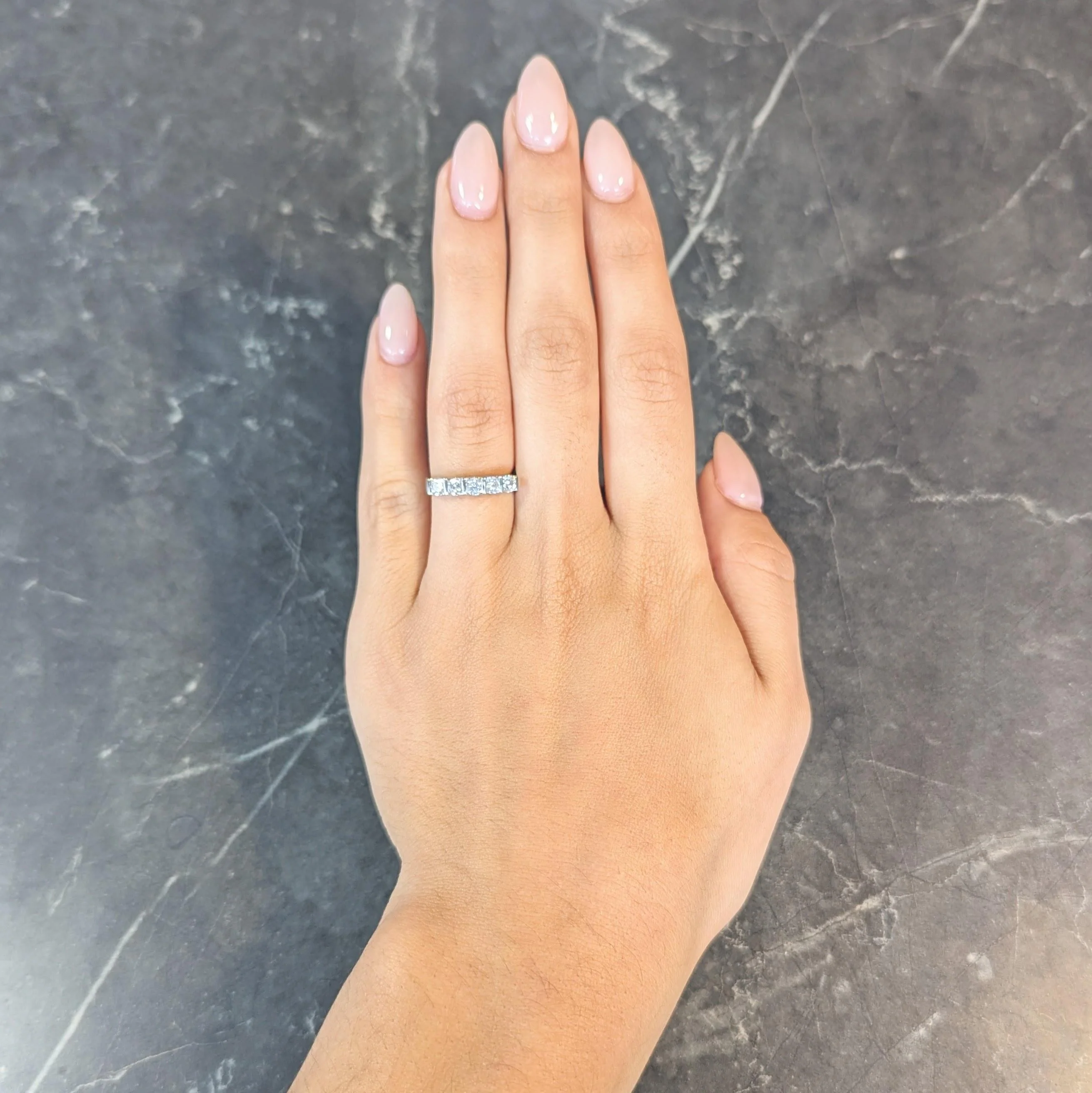 Contemporary 0.75 CTW Diamond 18 Karat White Gold Five Stone Wedding Band Ring - Image 12