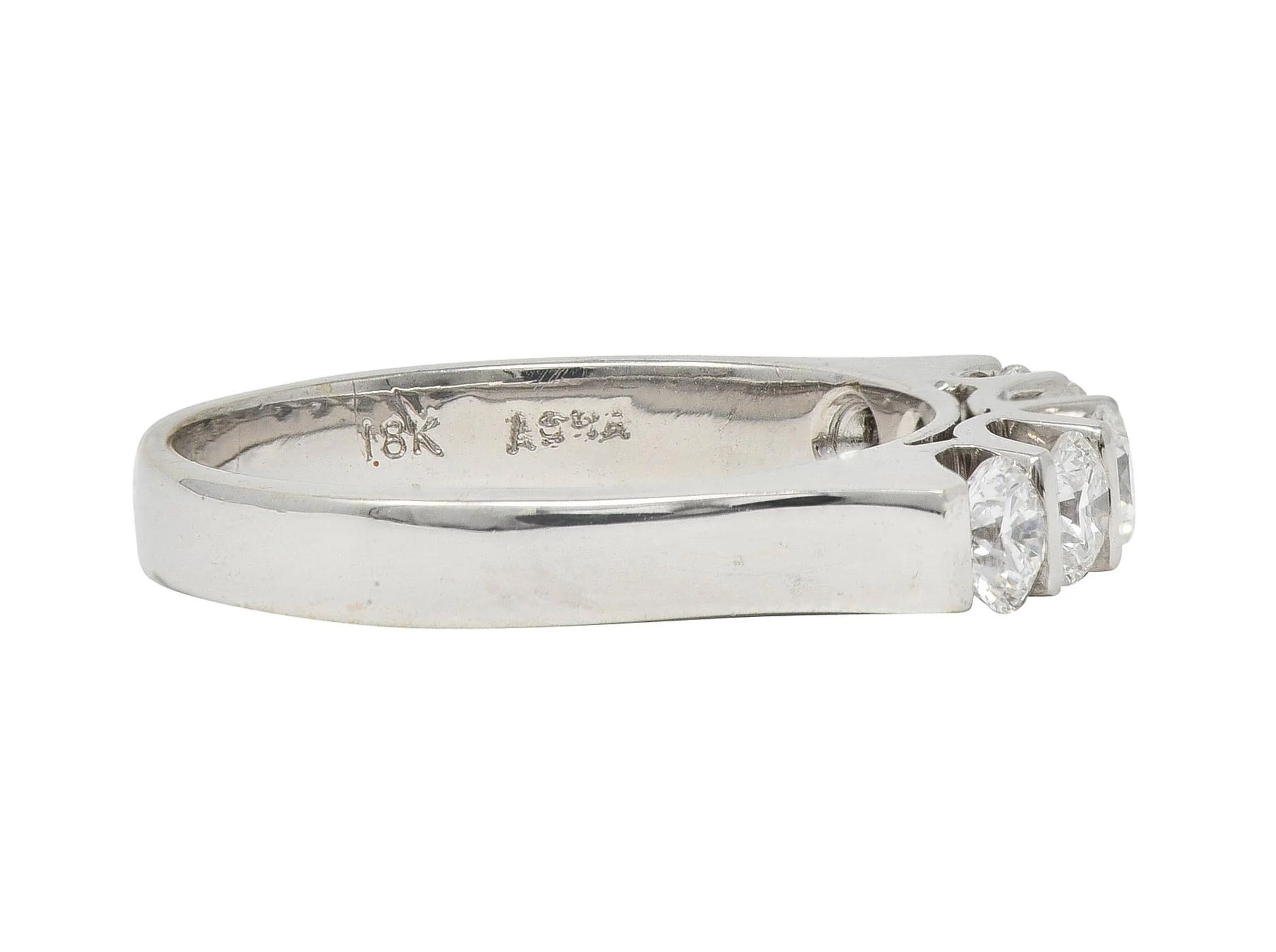 Contemporary 0.75 CTW Diamond 18 Karat White Gold Five Stone Wedding Band Ring - Image 4