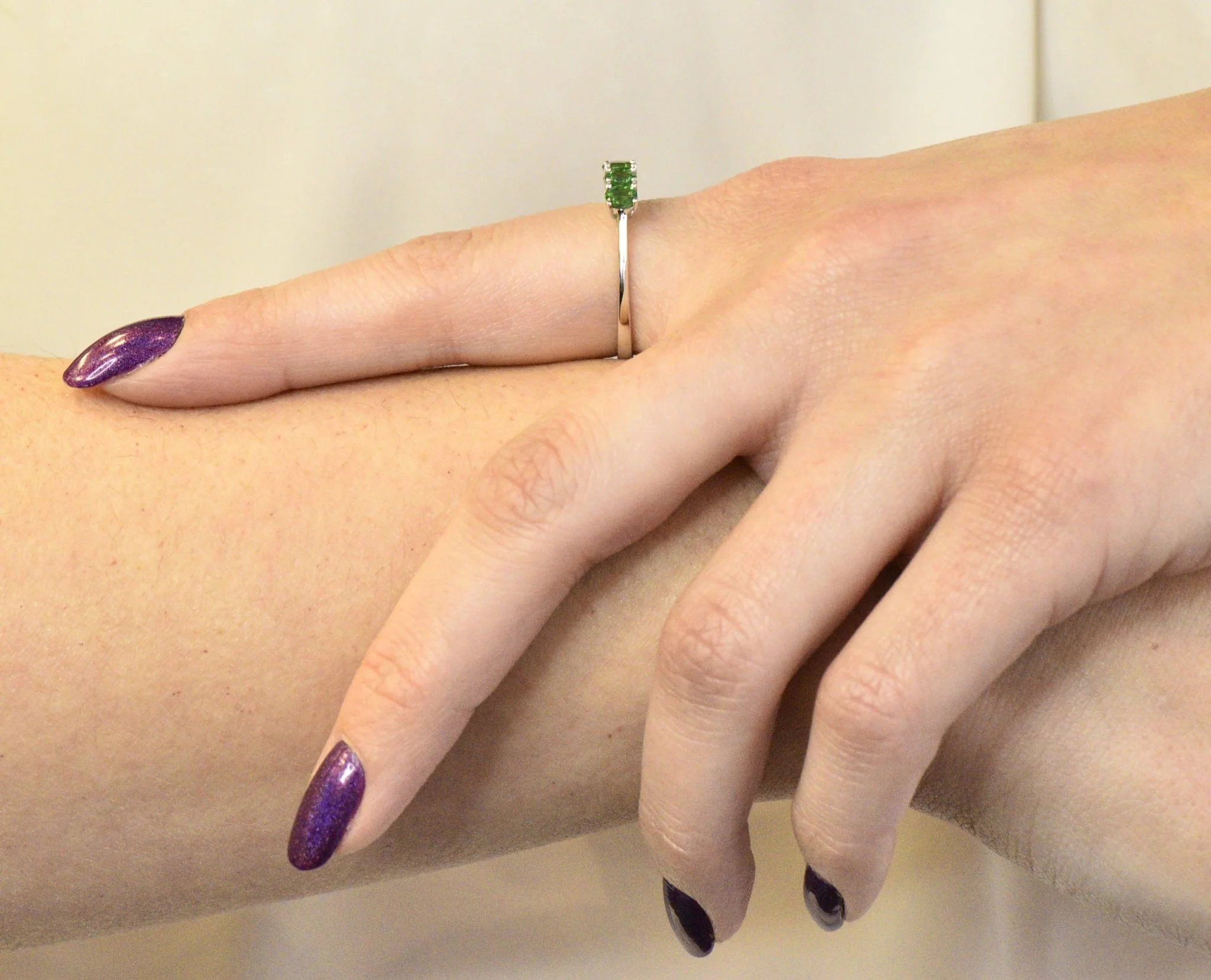 Contemporary 1.25 CTW Tsavorite Garnet 14 Karat White Gold Ring - Image 10