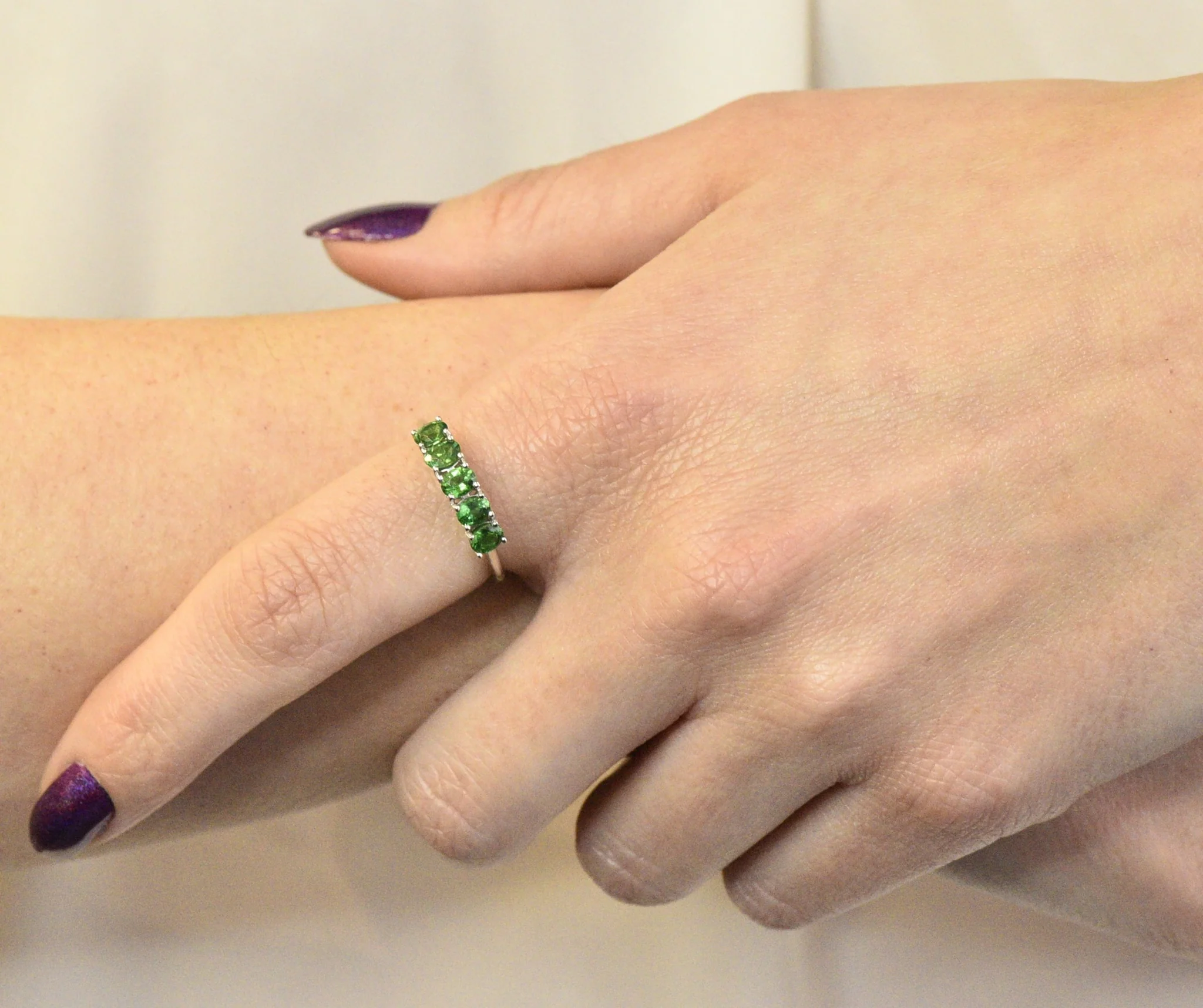 Contemporary 1.25 CTW Tsavorite Garnet 14 Karat White Gold Ring - Image 9