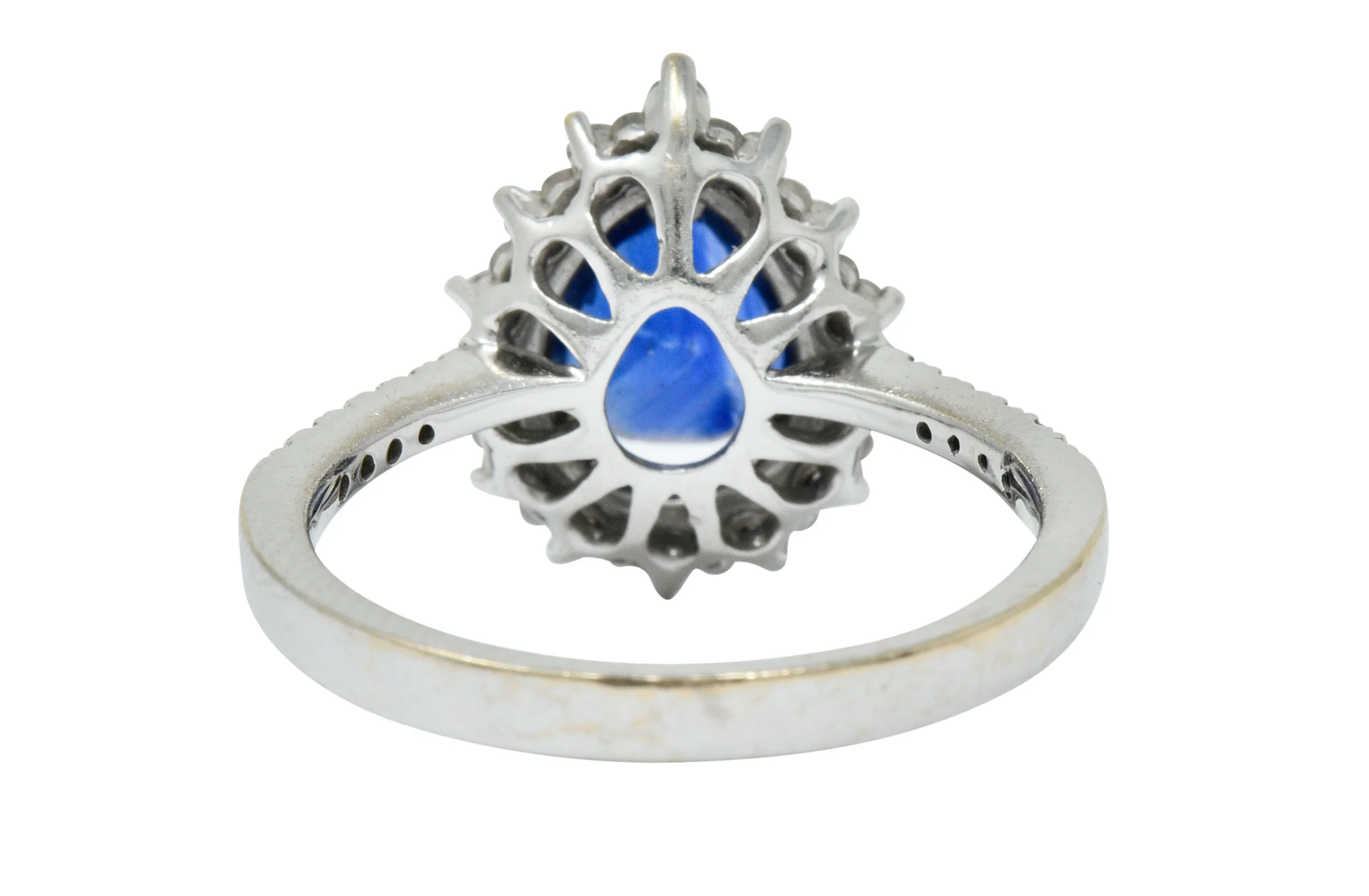 Contemporary 1.66 CTW Sapphire Diamond 18 Karat White Gold Cluster Ring - Image 4