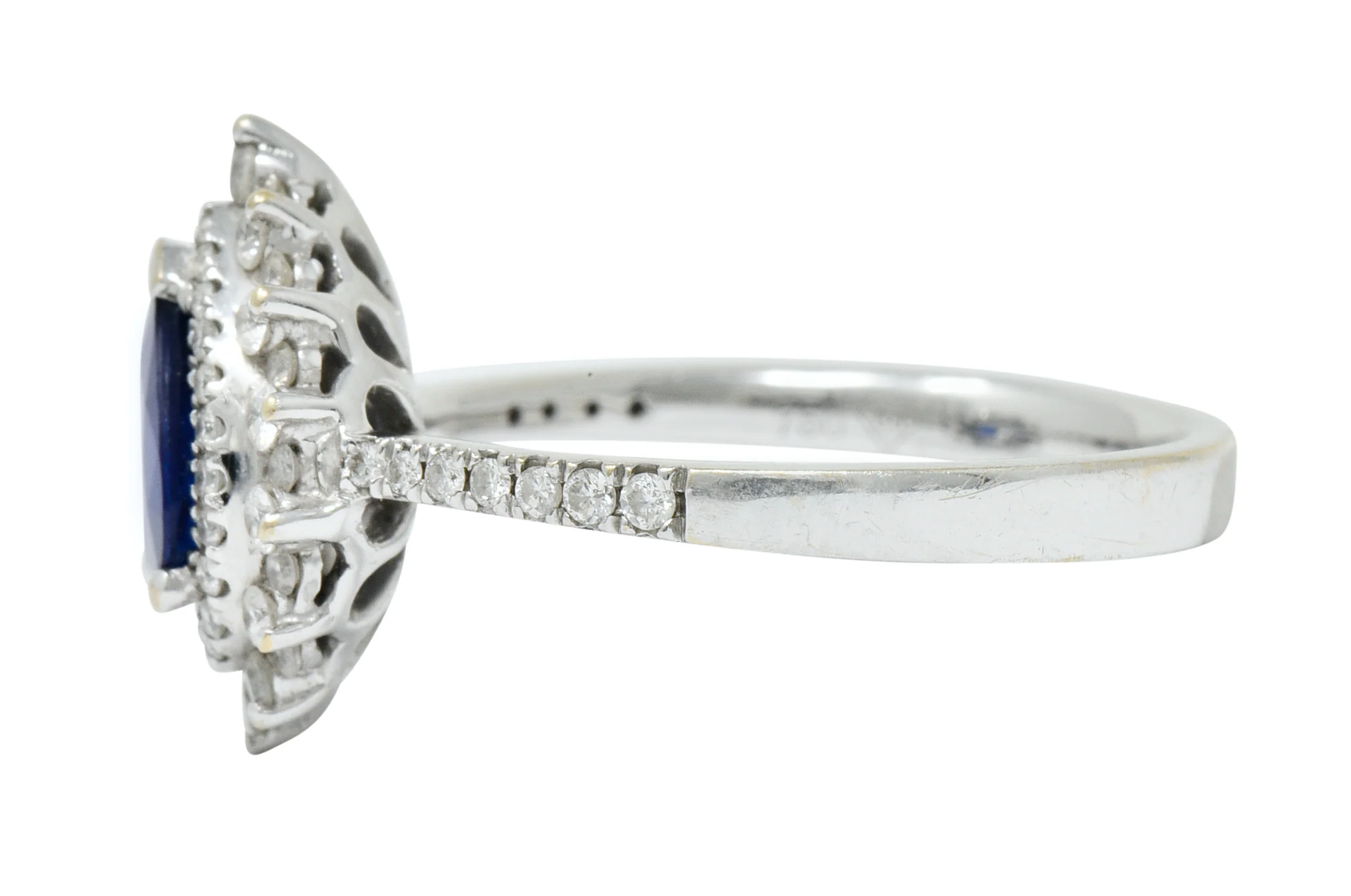 Contemporary 1.66 CTW Sapphire Diamond 18 Karat White Gold Cluster Ring - Image 5