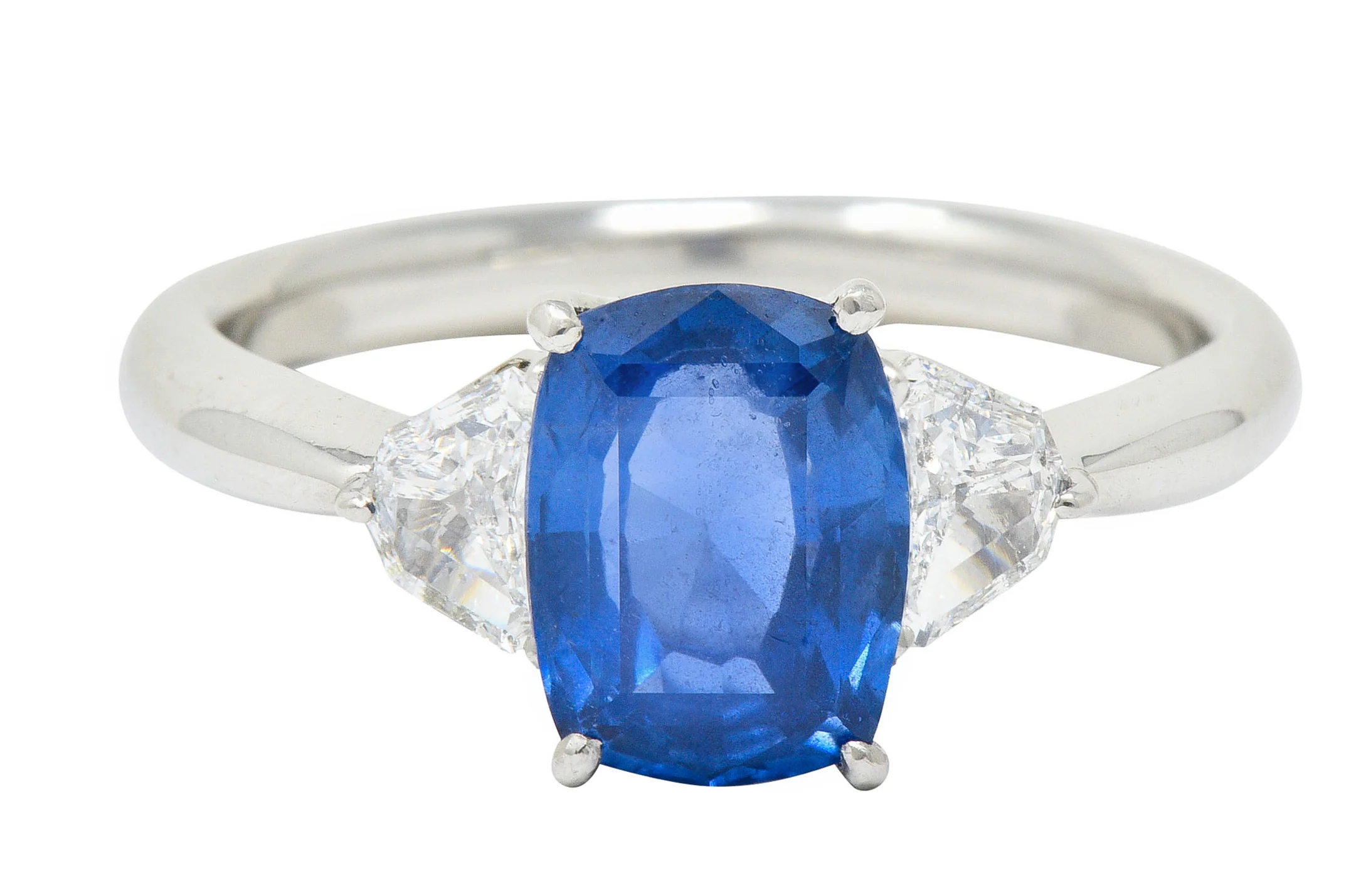Contemporary 2.60 CTW No Heat Sapphire Diamond Platinum Three Stone Ring GIA