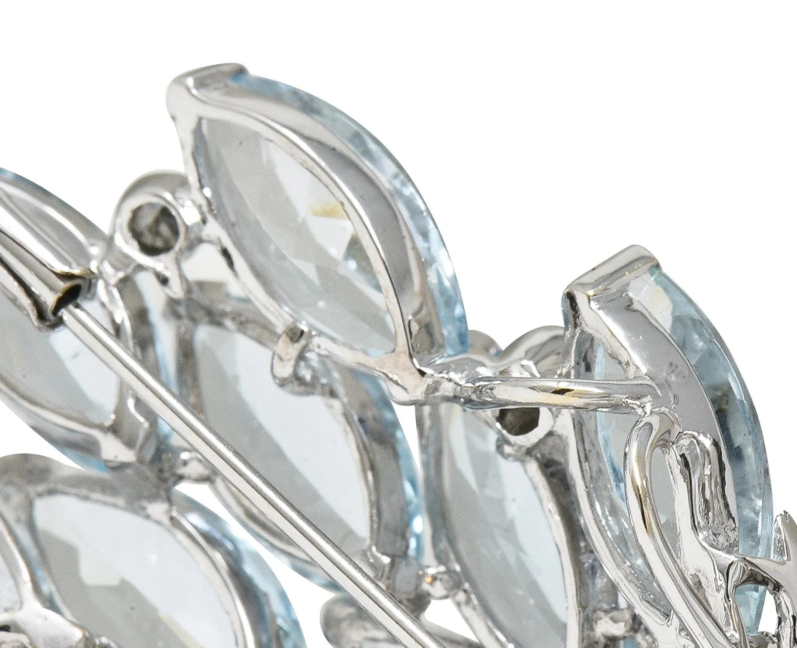 Contemporary 38.90 CTW Sapphire Aquamarine Diamond 18 Karat White Gold Swan Brooch - Image 7