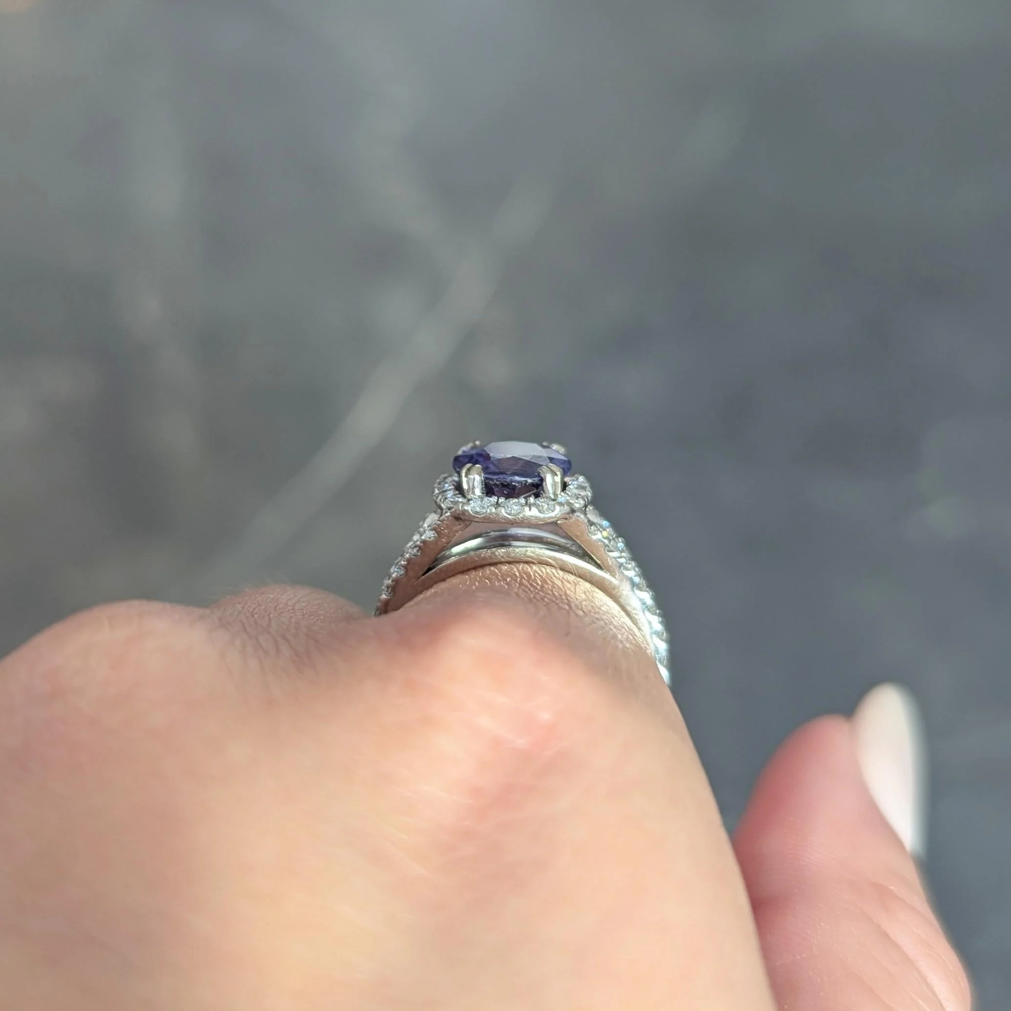Contemporary 4.60 CTW Color-Change Ceylon Sapphire Diamond 14 Karat White Gold Halo Ring GIA - Image 13