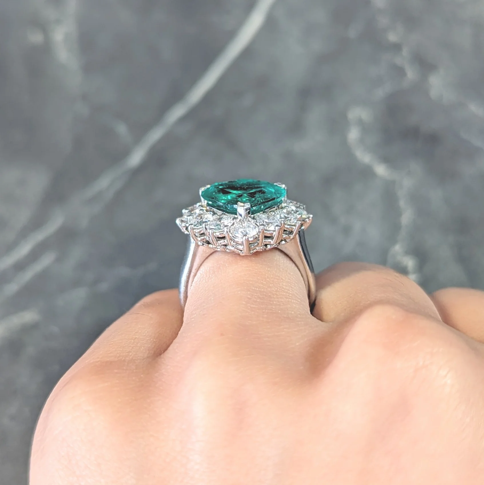 Contemporary 7.00 CTW Colombian Emerald Diamond 18 Karat White Gold Heart Halo Ring AGL - Image 15