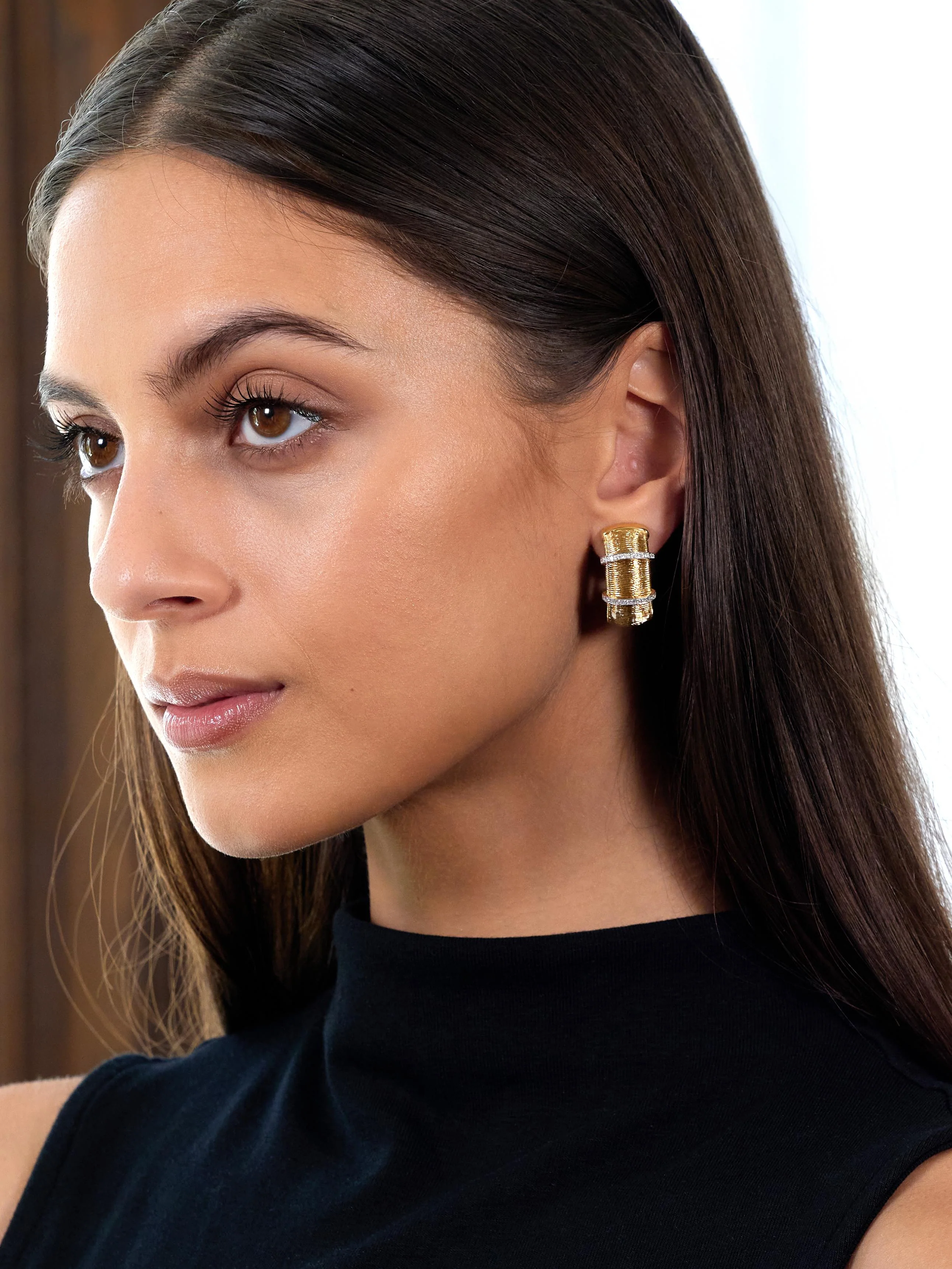 Contemporary Diamond 18 Karat Two-Tone Gold Woven Mesh J-Hoop Earrings - Image 2
