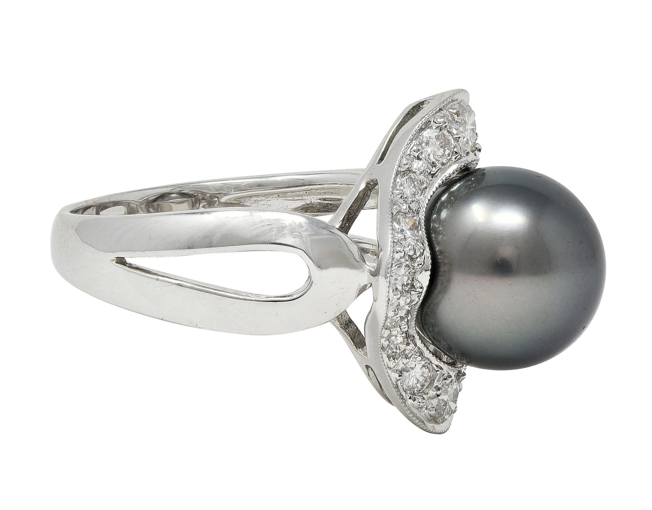 Contemporary Diamond Black Tahitian Pearl 18 Karat White Gold Halo Ring - Image 3