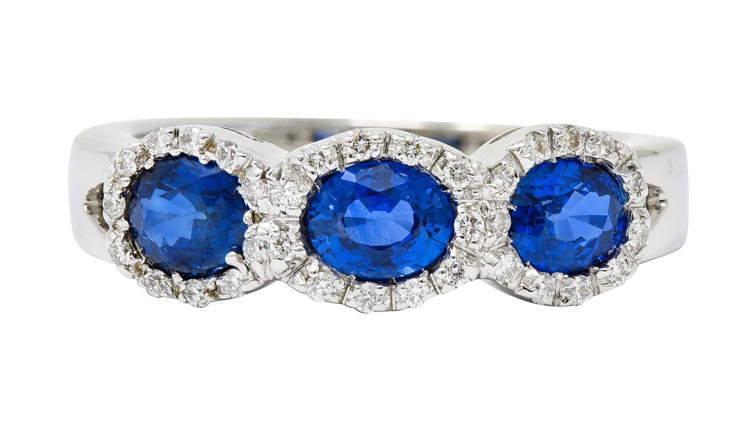 Contemporary Italian 1.75 CTW Sapphire Diamond 18 Karat White Gold Cluster Ring