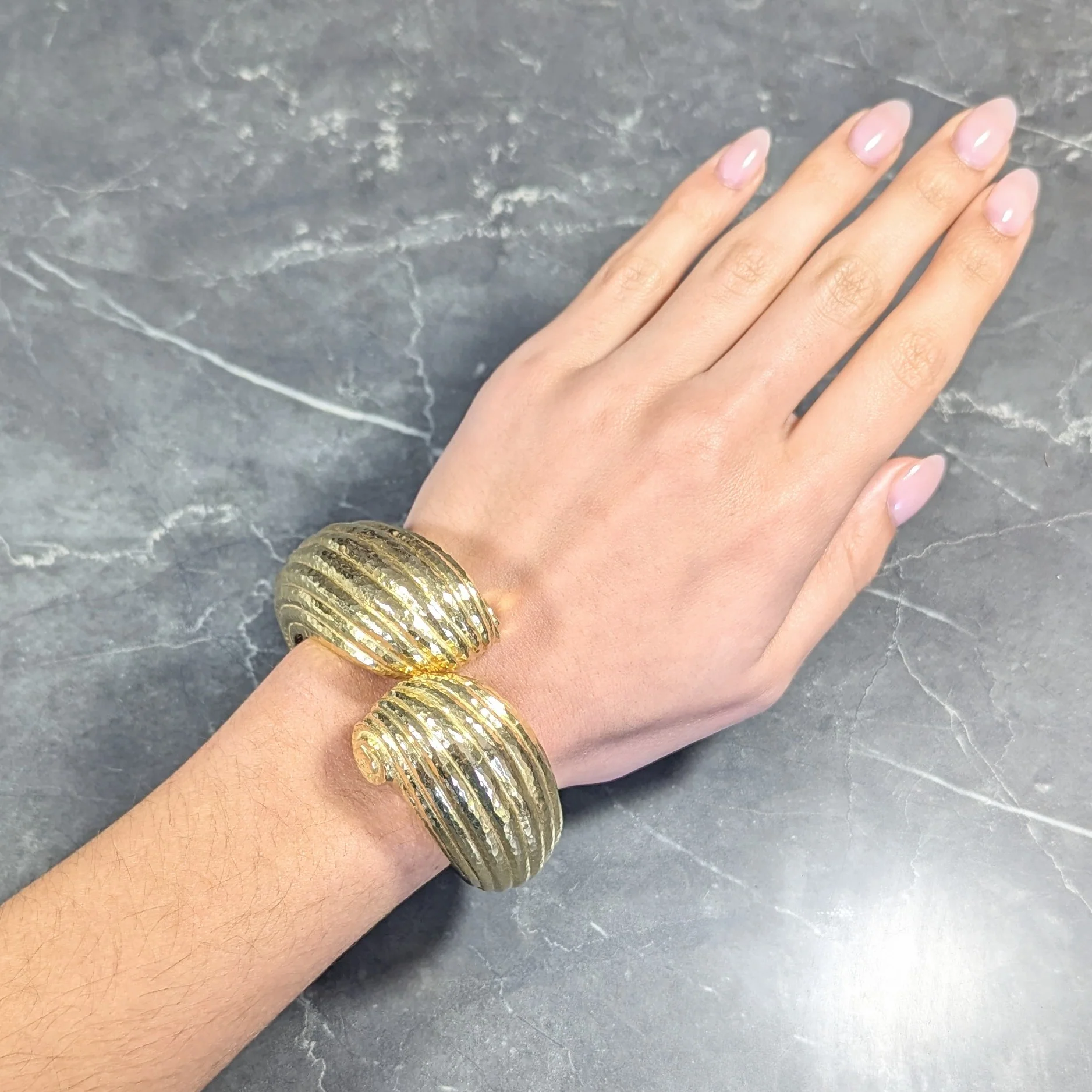 David Webb 1970's 18 Karat Yellow Gold Fluted Hammered Scroll Vintage Cuff Bracelet - Image 11