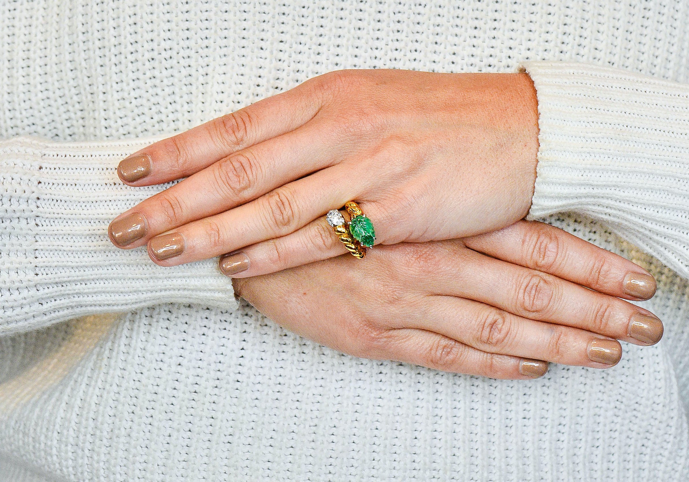 David Webb Carved Emerald Pave Diamond 18 Karat Gold Bypass Ring - Image 15
