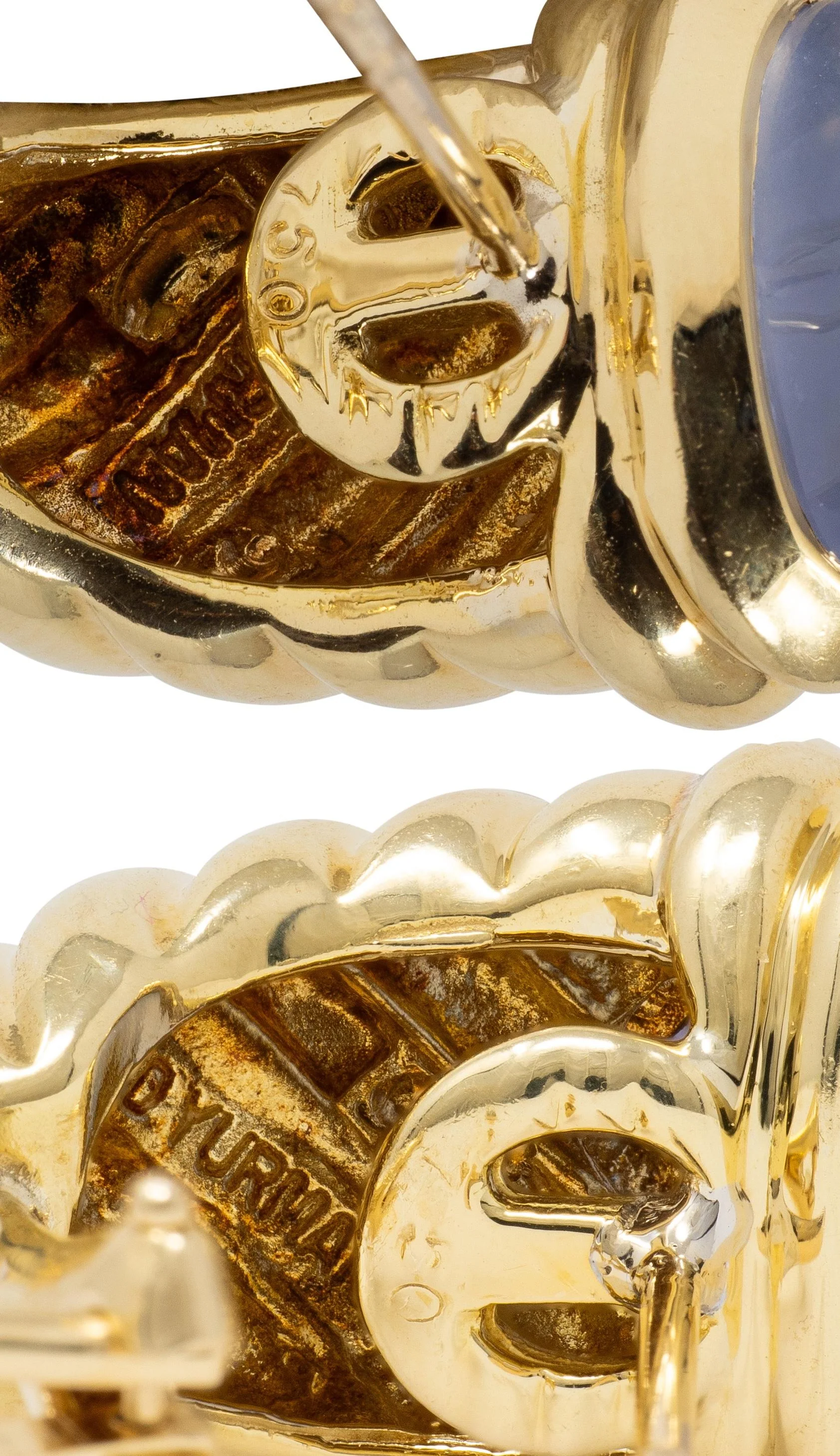 David Yurman 1990's Iolite Chalcedony 18 Karat Yellow Gold Vintage Renaissance J-Hoop Earrings - Image 6