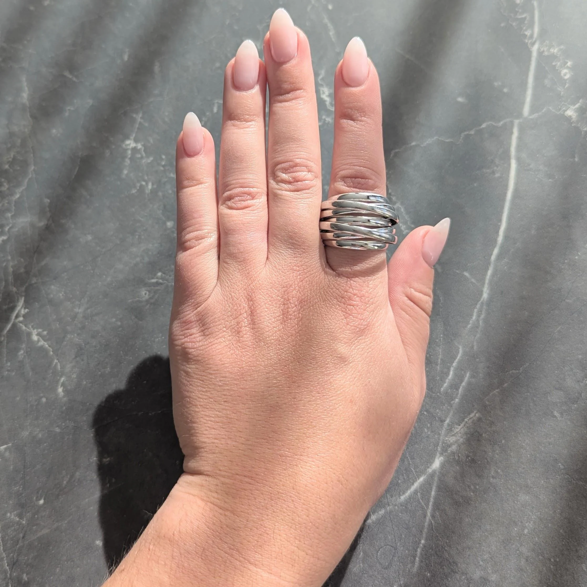 De Grisogono Contemporary 18 Karat White Gold Domed Allegra Band Ring - Image 12