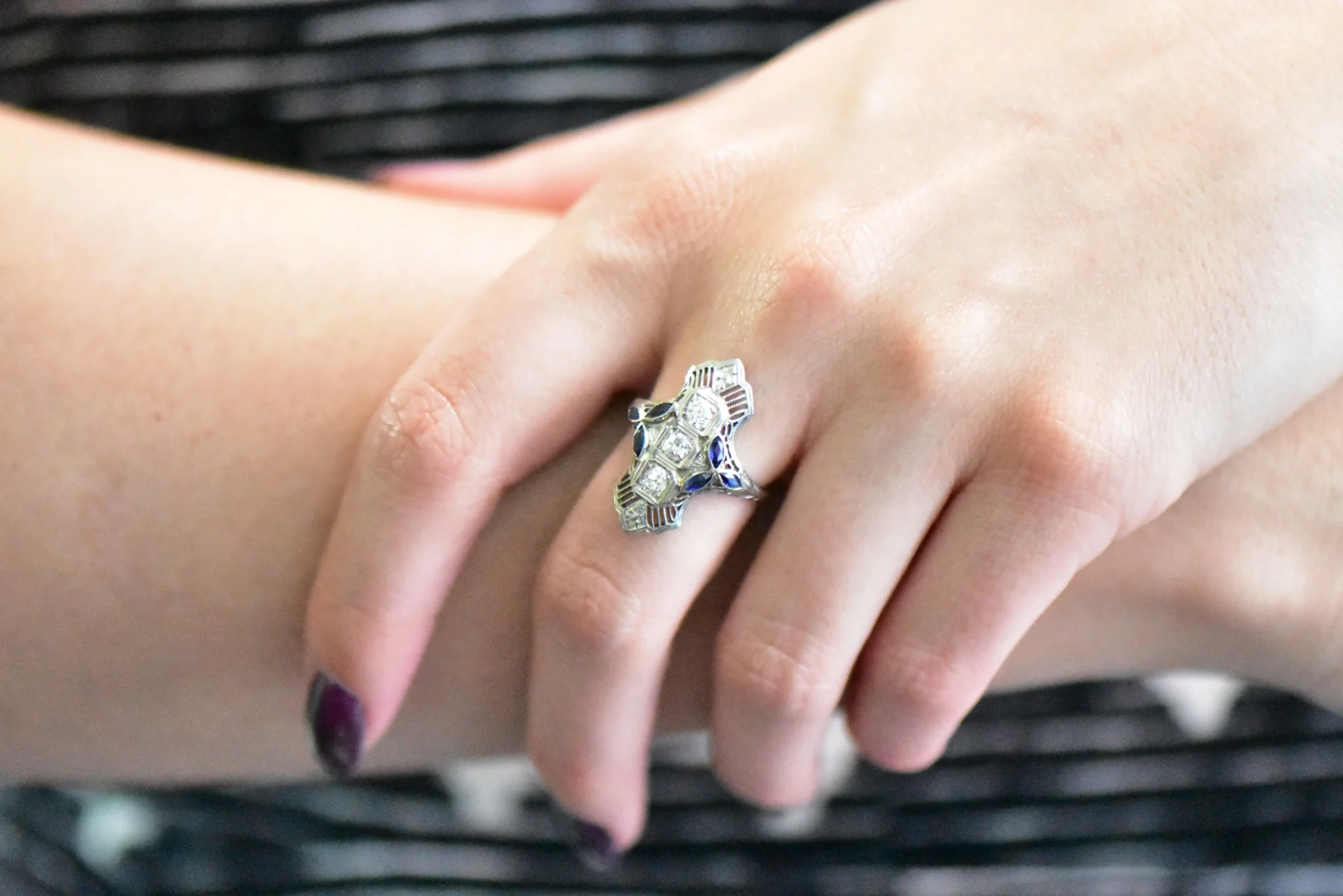 Edwardian 0.35 CTW Diamond Synthetic Sapphire 18 Karat White Gold Dinner Ring - Image 7