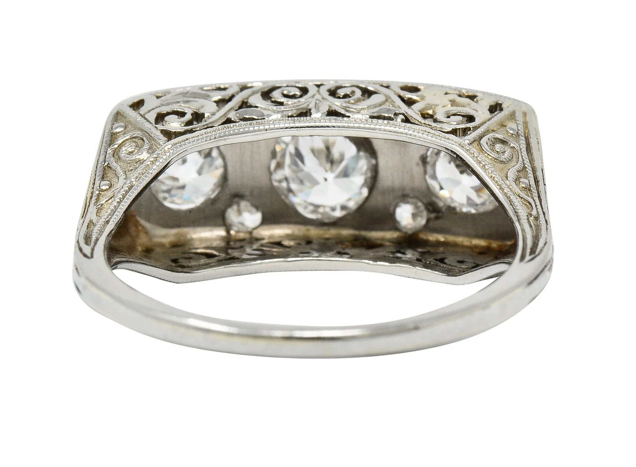 Edwardian 0.87 CTW Diamond Platinum-Topped 18 Karat White Gold Scrolled Band Ring - Image 4