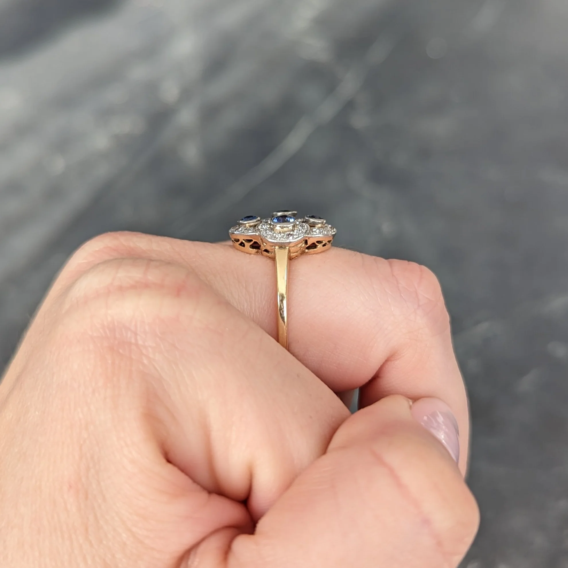 Edwardian 1.40 CTW Sapphire Diamond Platinum-Topped 14 Karat Yellow Gold Antique Quatrefoil Dinner Ring - Image 10