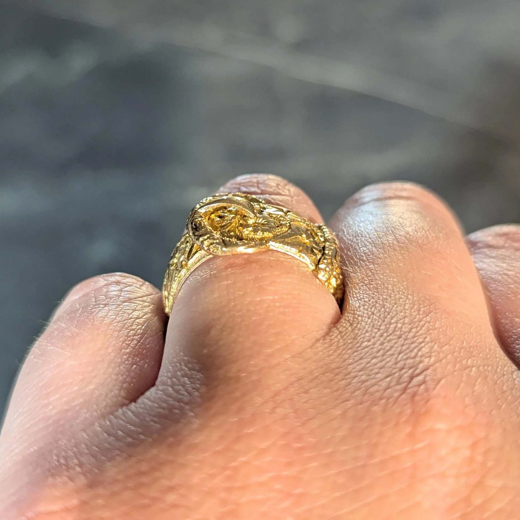 Edwardian 1908 18 Karat Yellow Gold Antique Floral Buckle Band Ring - Image 8