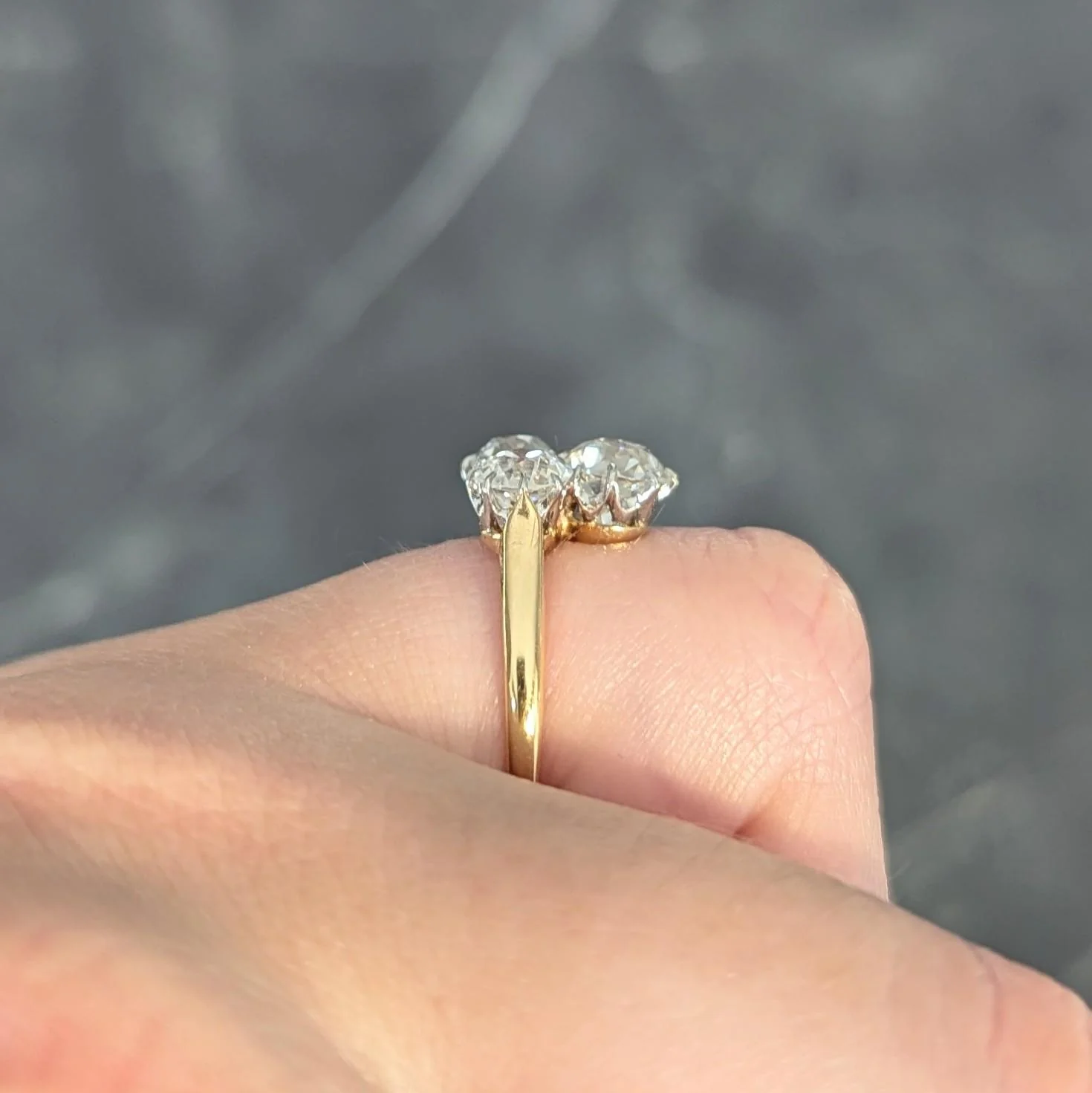 Edwardian 2.55 CTW Old Mine Diamond Platinum 18 Karat Yellow Gold Antique Three Stone Ring - Image 11