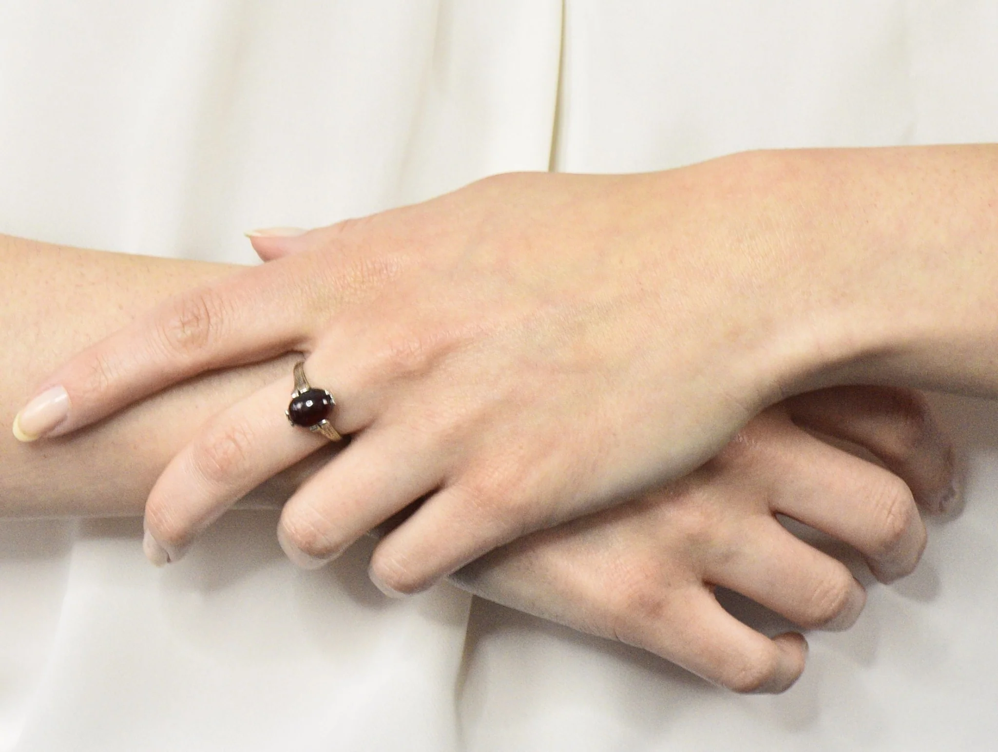 Edwardian Garnet 18 Karat White Gold Ring - Image 5