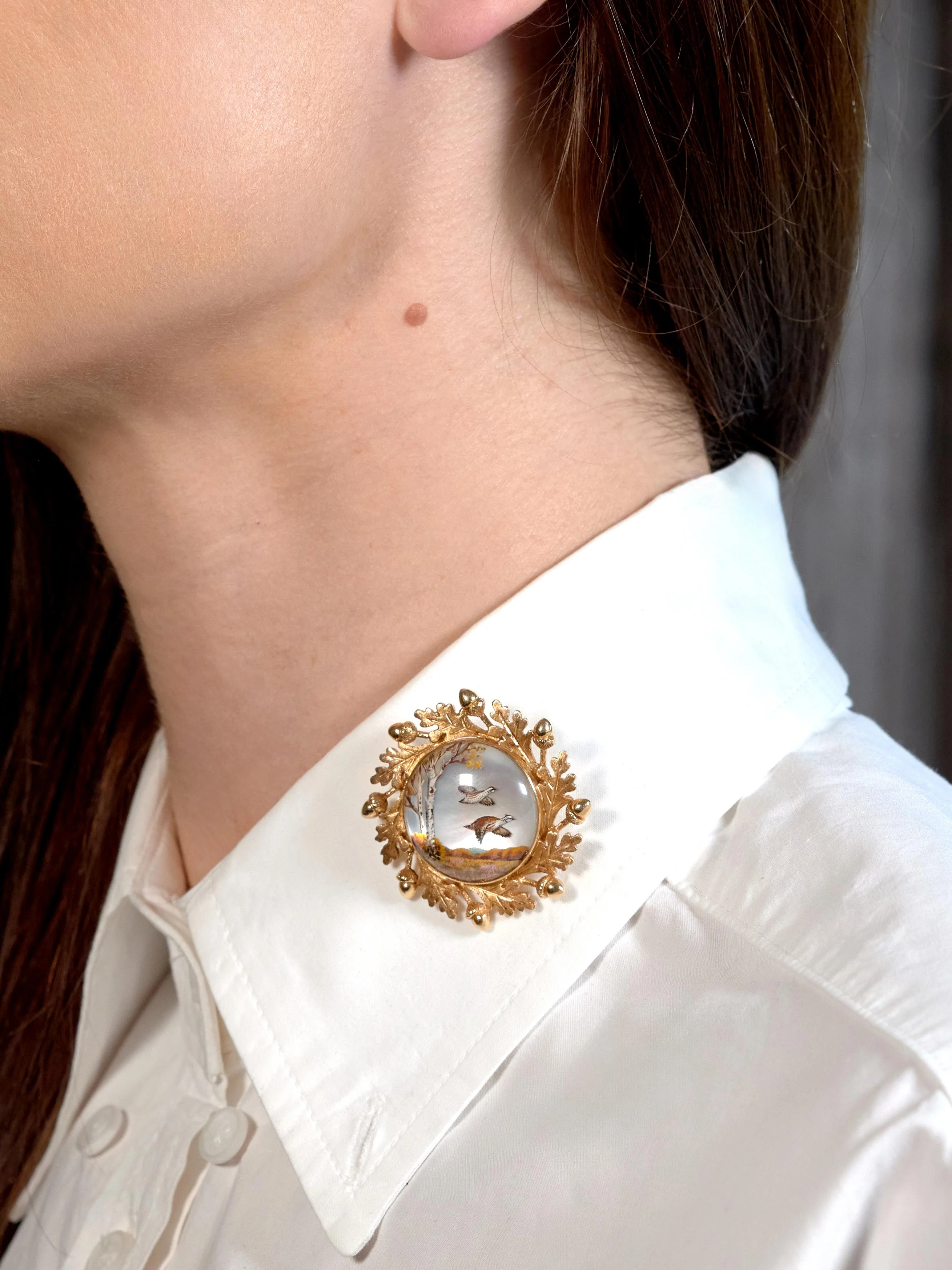 Edwardian Reverse Carved Essex Crystal 14 Karat Yellow Gold Quail Acorn Antique Brooch - Image 2