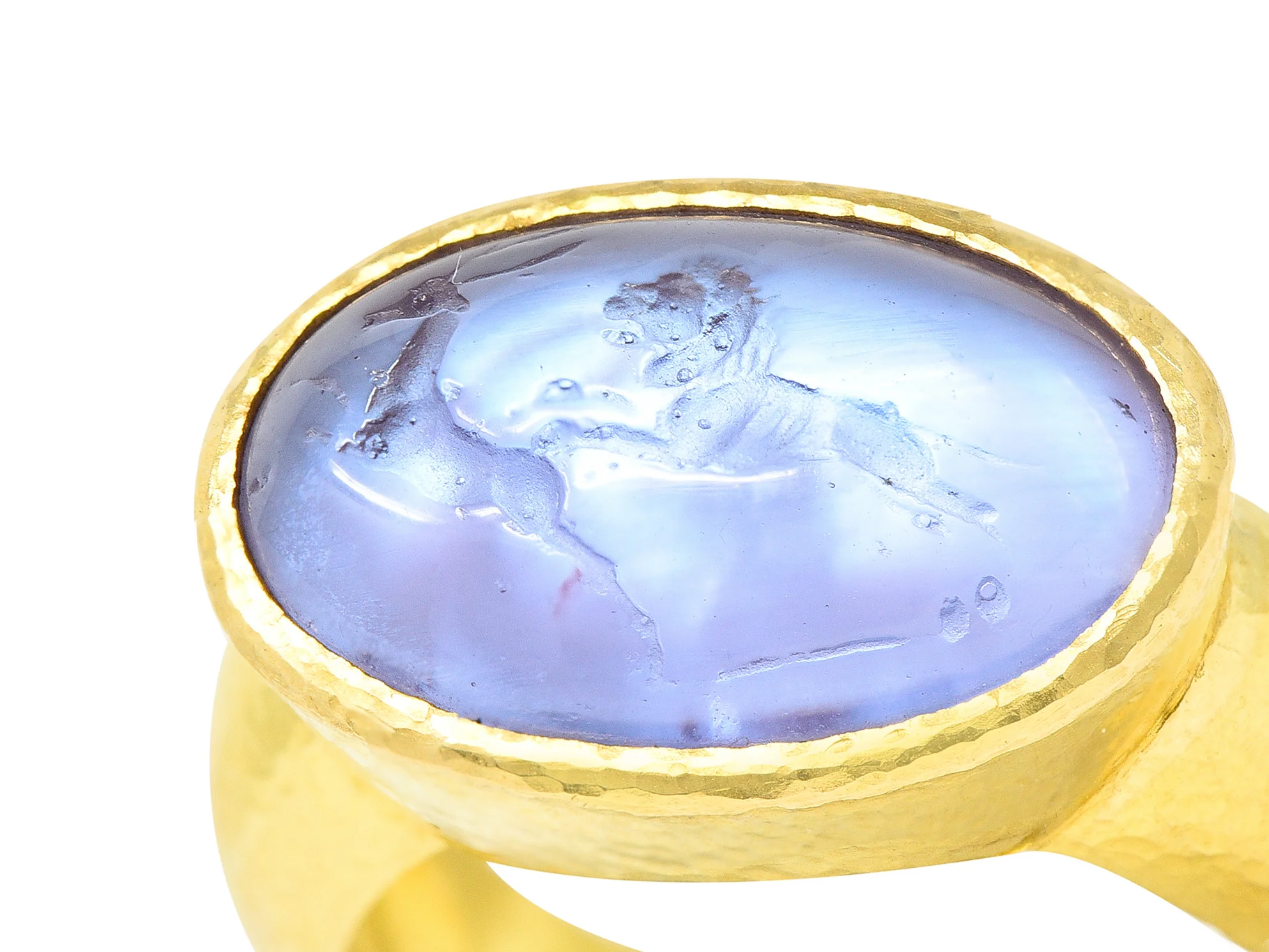 Elizabeth Locke Lavender Venetian Glass Mother-Of-Pearl 18 Karat Yellow Gold Lion & Gazelle Intaglio Vintage Signet Ring - Image 2