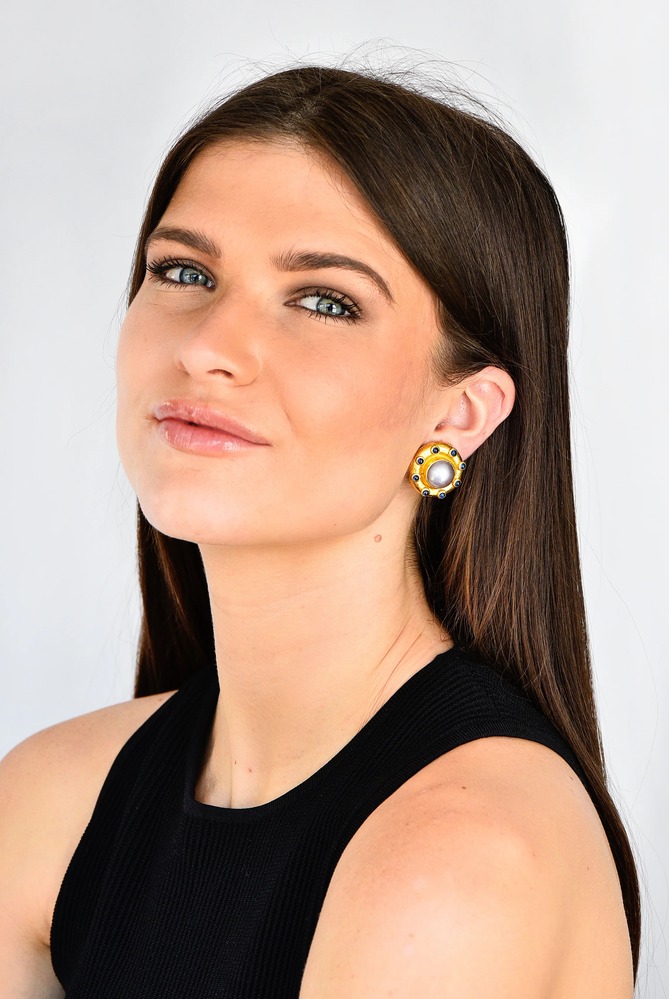 Elizabeth Locke Sapphire Cabochon Mabe Pearl 18 Karat Yellow Gold Earrings - Image 8