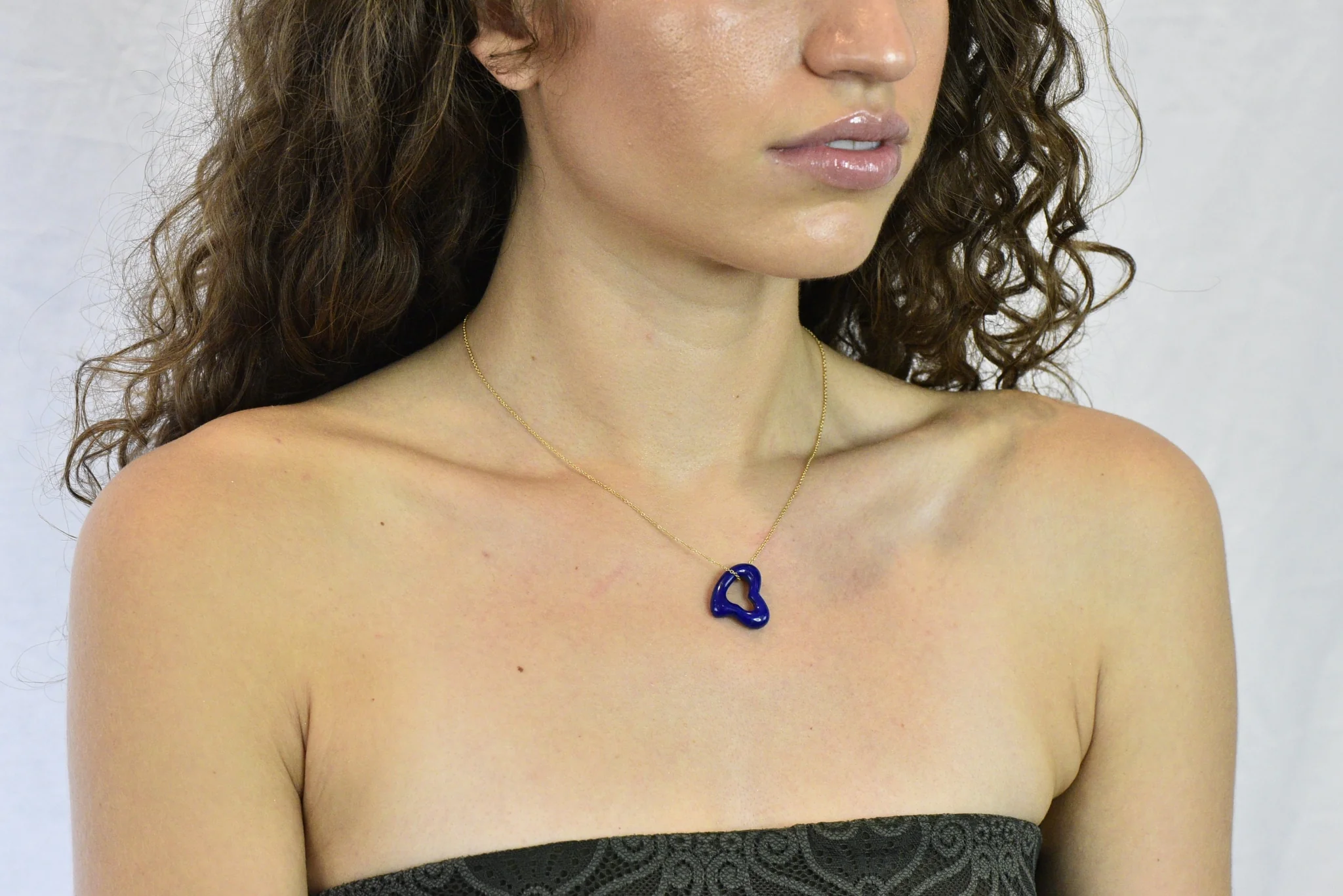 Elsa Peretti Tiffany & Co. Lapis Lazuli 18 Karat Gold Open Heart Pendant Necklace - Image 8
