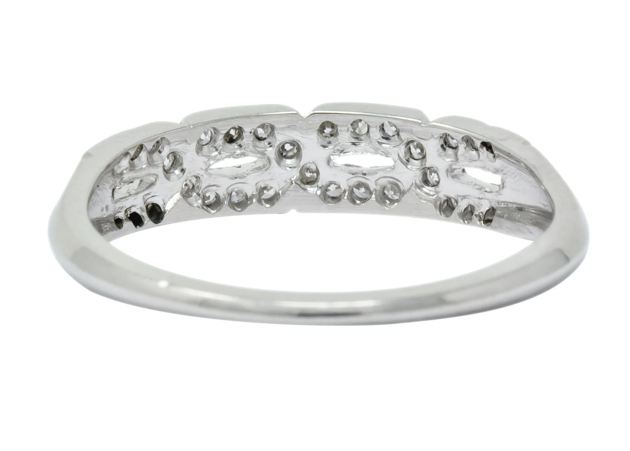 Enchanting Edwardian Diamond Platinum Trellis Band Ring - Image 4