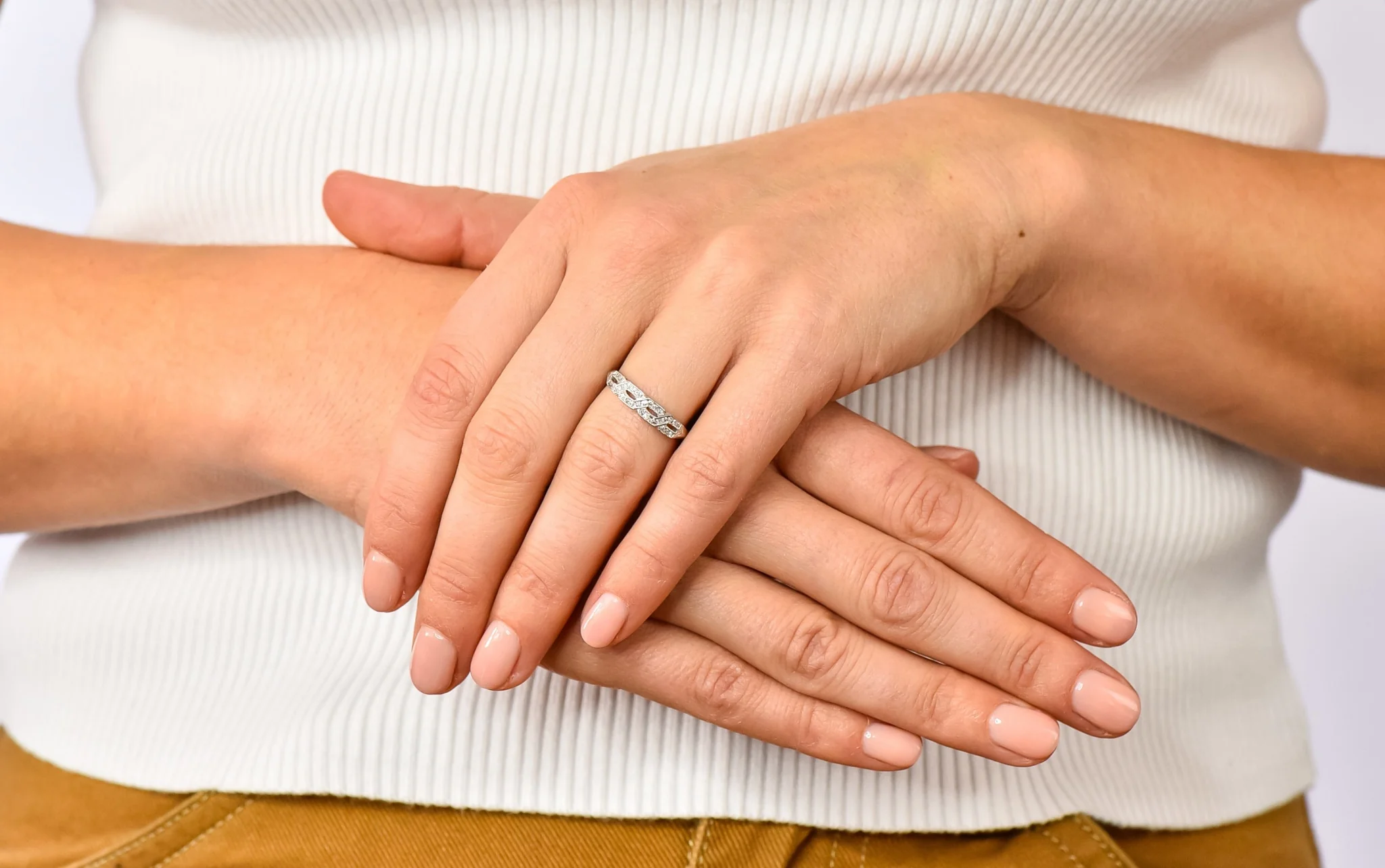 Enchanting Edwardian Diamond Platinum Trellis Band Ring - Image 9