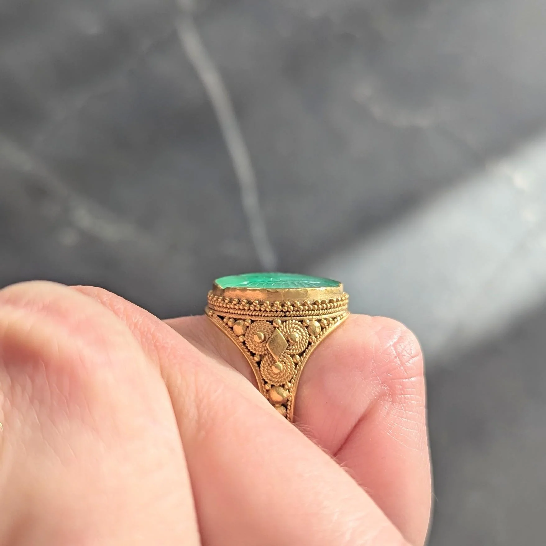 Etruscan Revival Victorian Jade 14 Karat Yellow Gold Antique Granulated Crane Signet Ring - Image 10