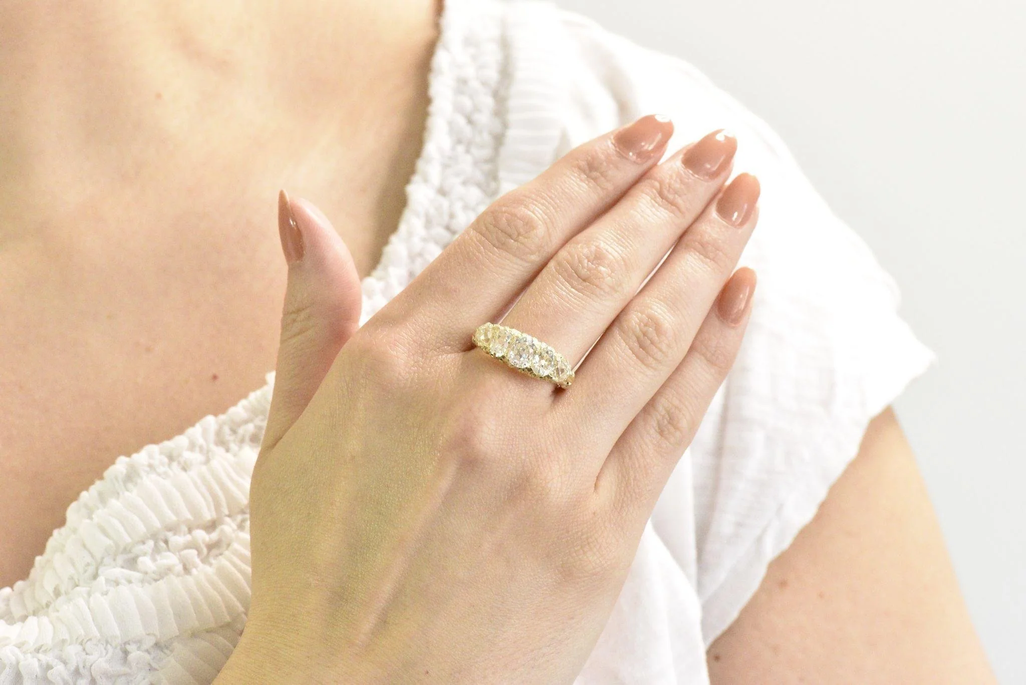 Exquisite Victorian 4.70 CTW Old Mine Diamond 14 Karat Gold Band Ring - Image 2