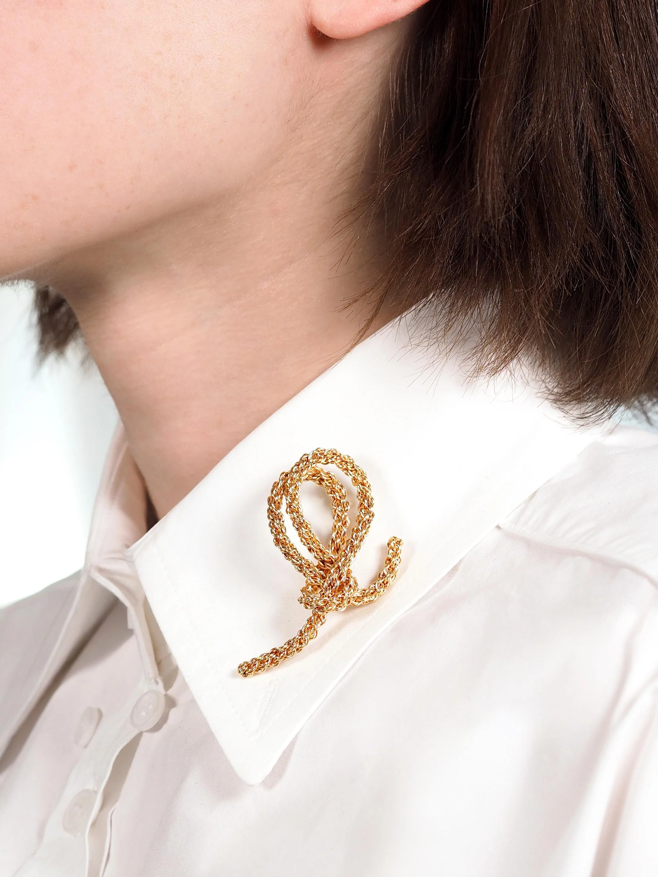 Gay Frères French 1960's 18 Karat Yellow Gold Vintage Knotted Rope Brooch - Image 2