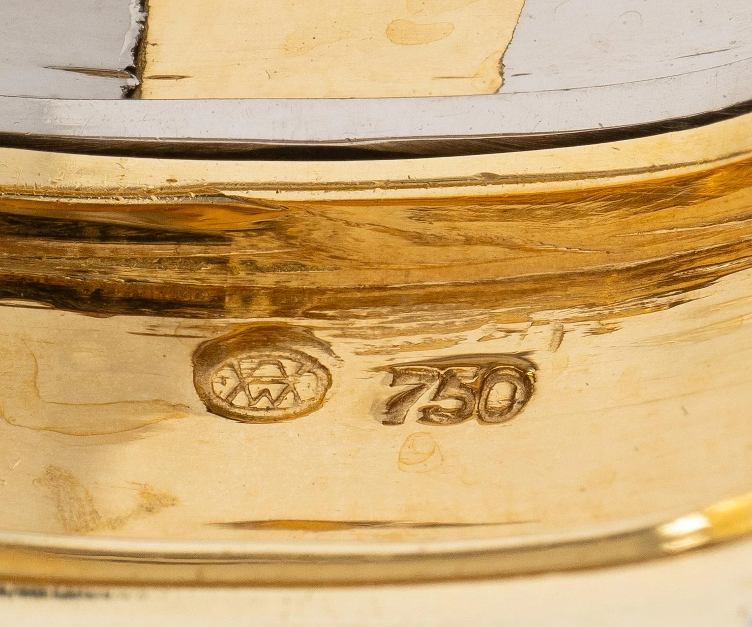 Gubelin by Paul Binder 1970's 18 Karat Two-Tone Gold Vintage T Puzzle Band Ring - Image 4