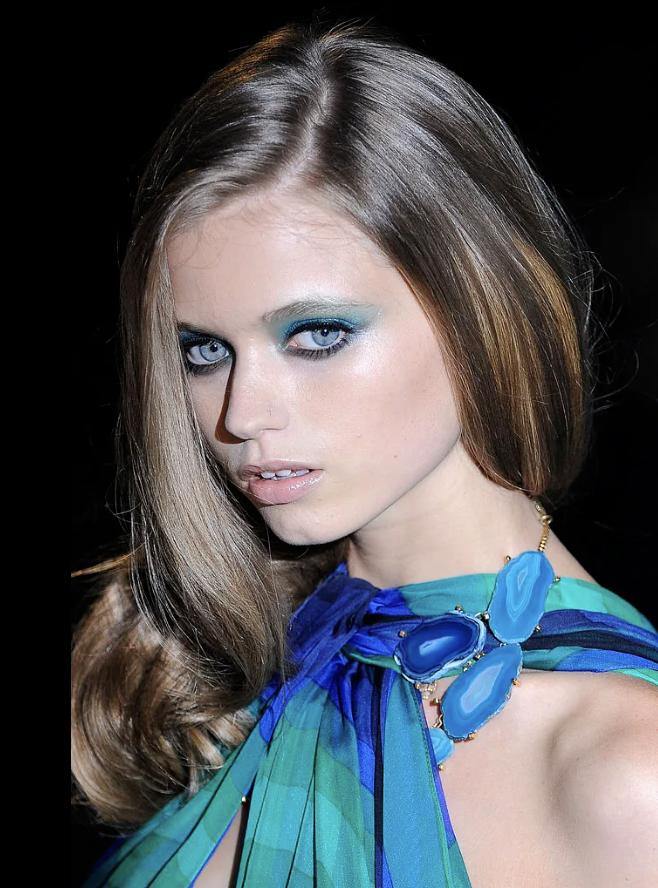 Gucci 2009 Spring Blue Agate 18 Karat Yellow Gold Collar Statement Necklace - Image 7