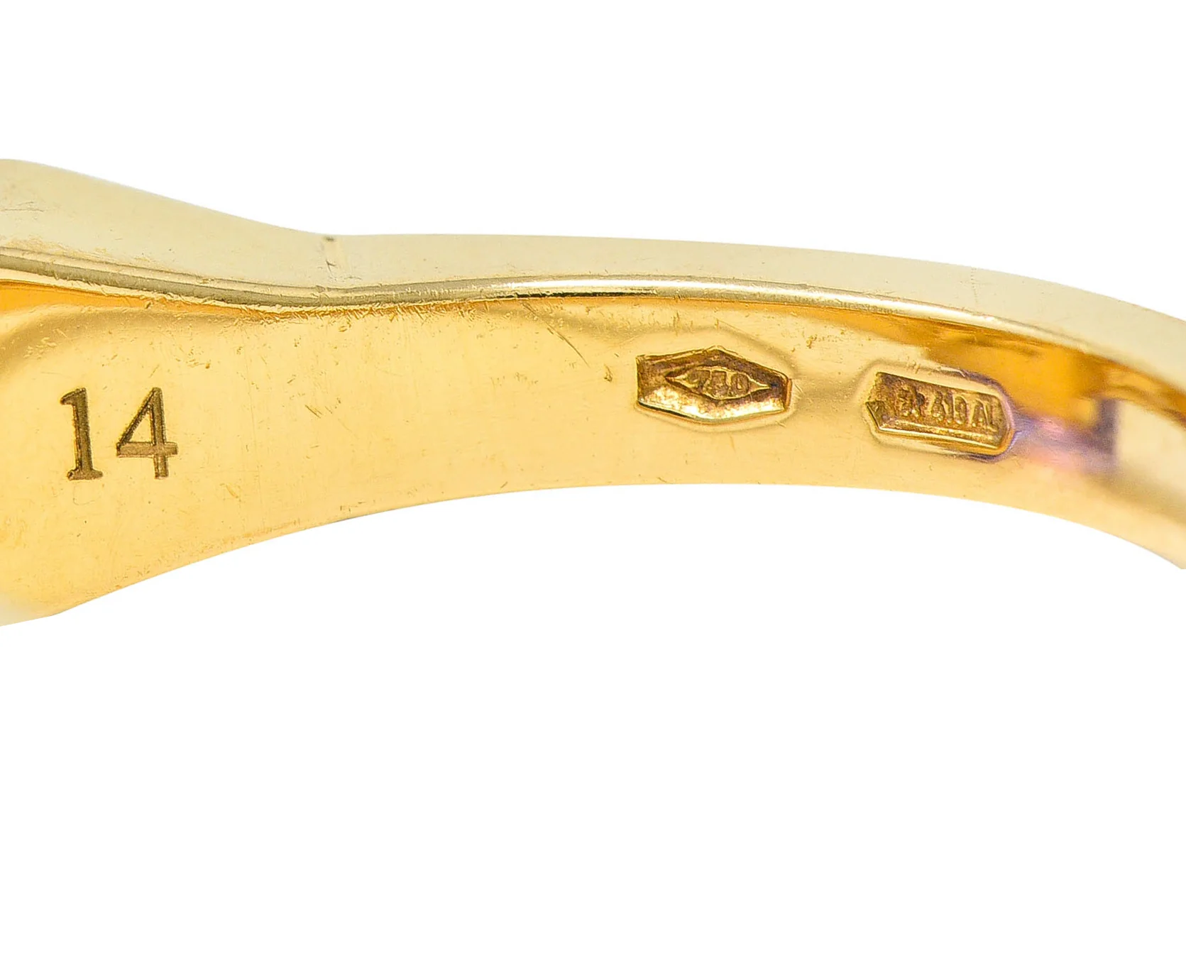 Gucci Amethyst 18 Karat Gold Chiodo Statement Ring - Image 10