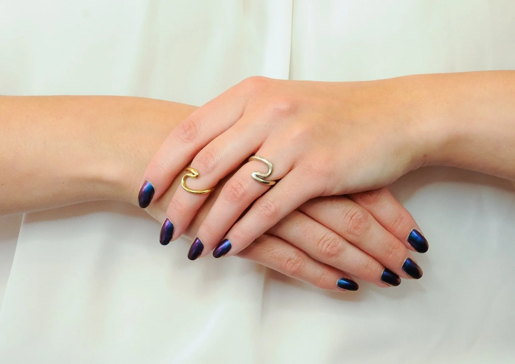 Gucci Vintage 18 Karat Two-Tone Gold Wave Stacking Rings - Image 11
